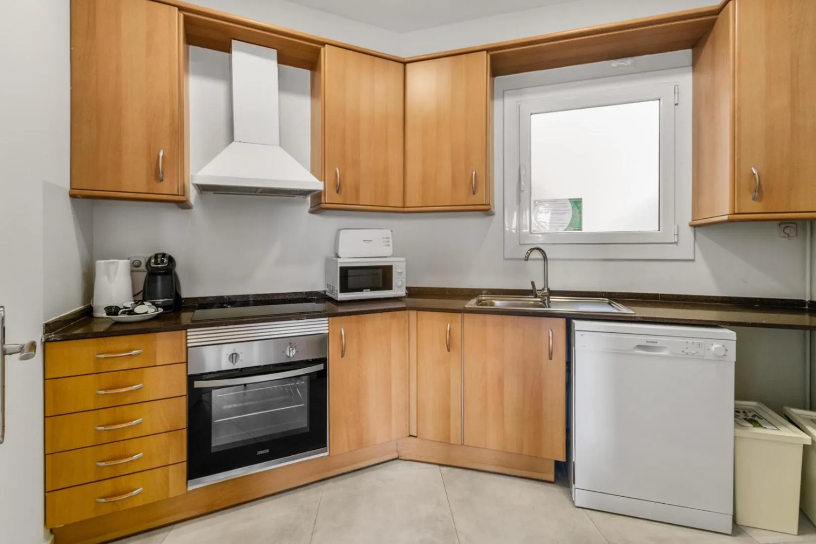 Coffee/tea facilities in Suite Home Sagrada Familia