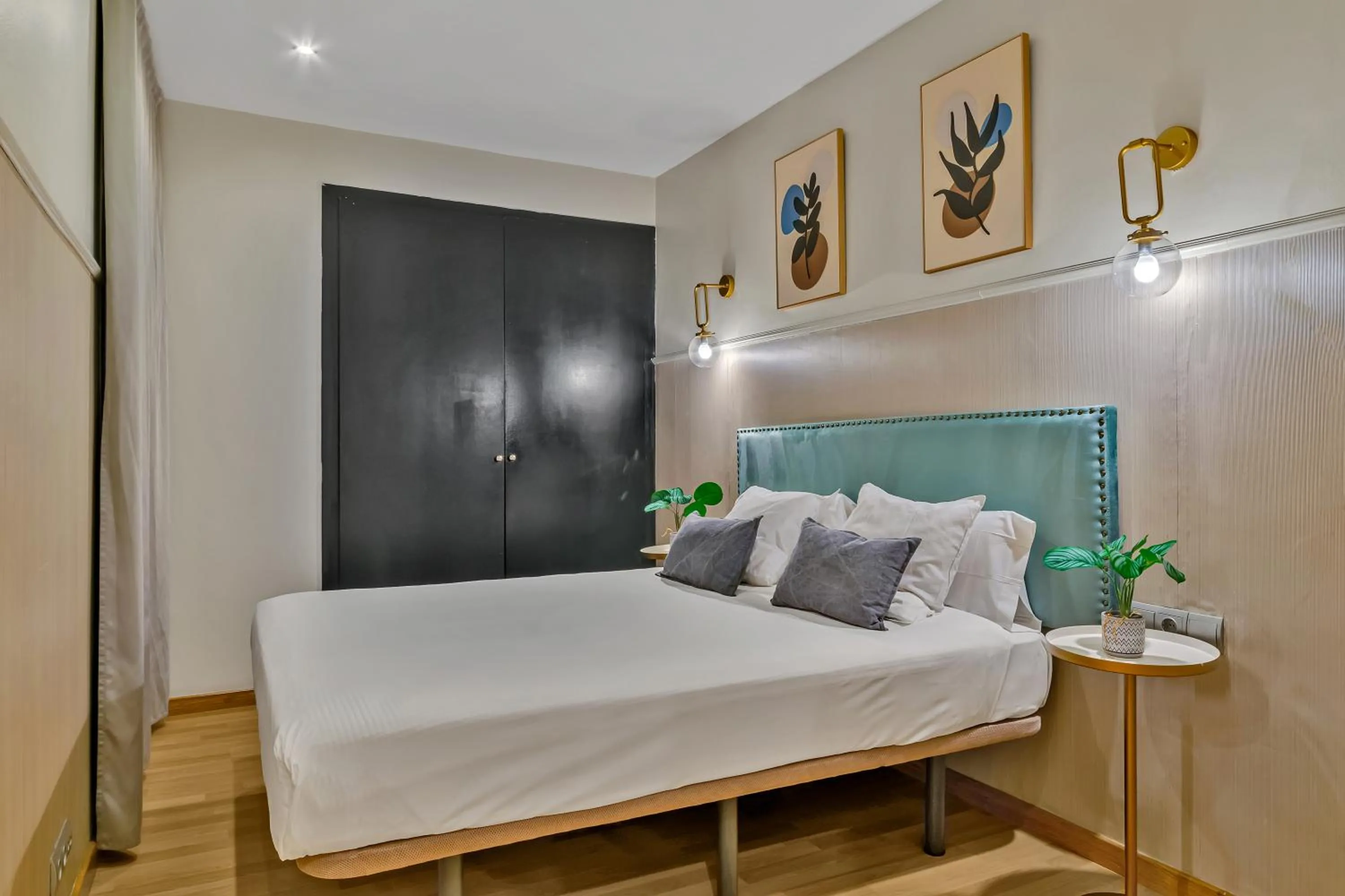 Bedroom, Bed in Suite Home Sagrada Familia