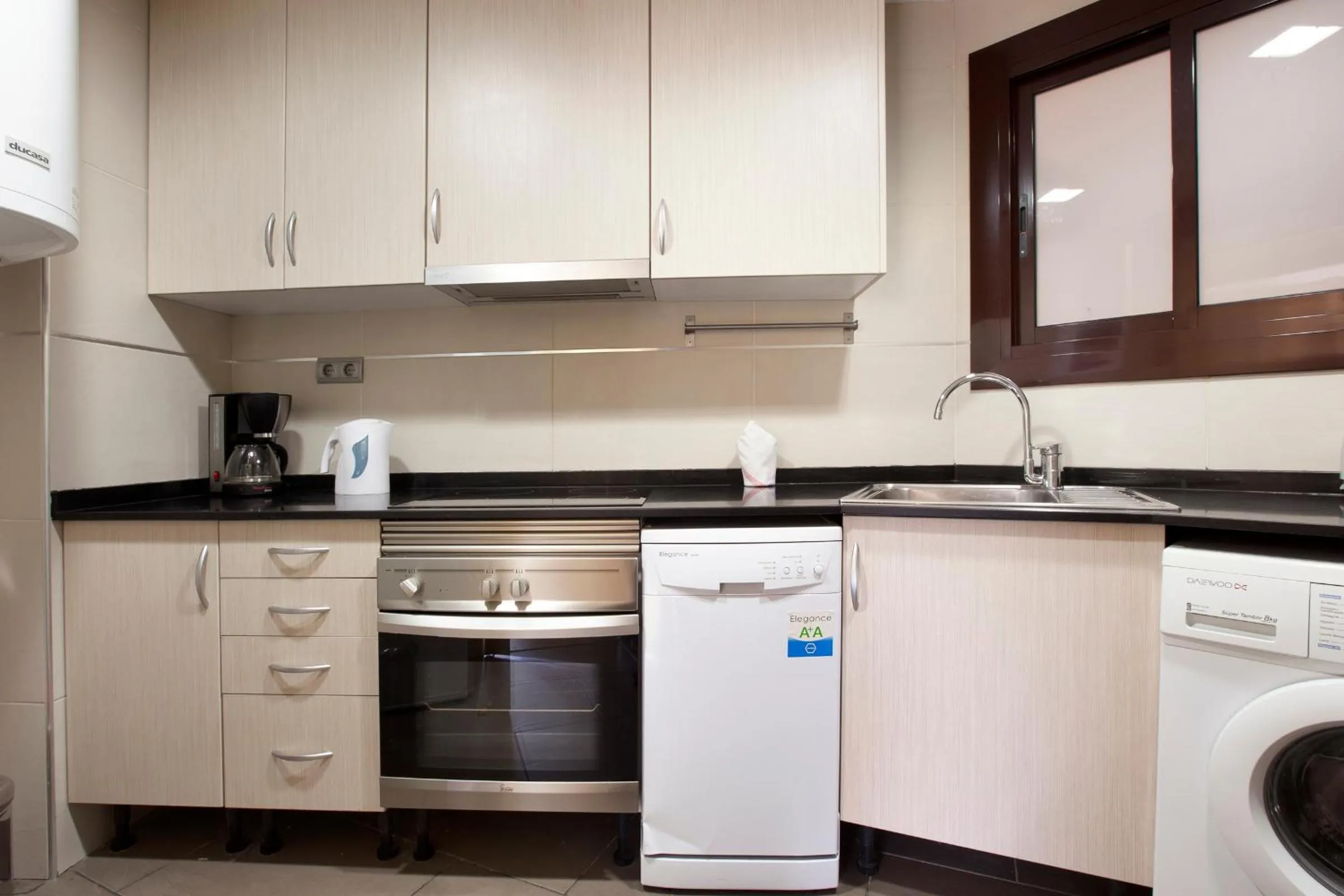Kitchen or kitchenette in Suite Home Sagrada Familia