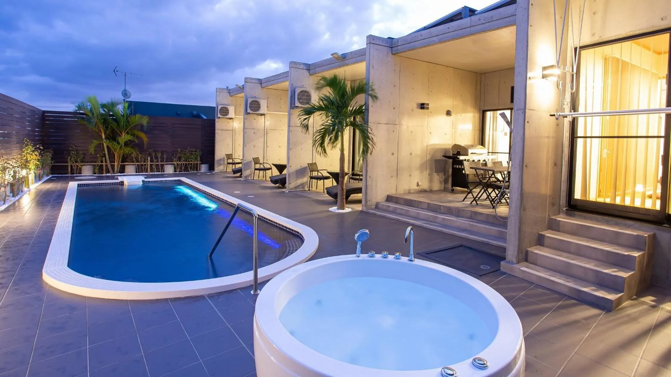 Swimming pool in Sumuide Terrace H