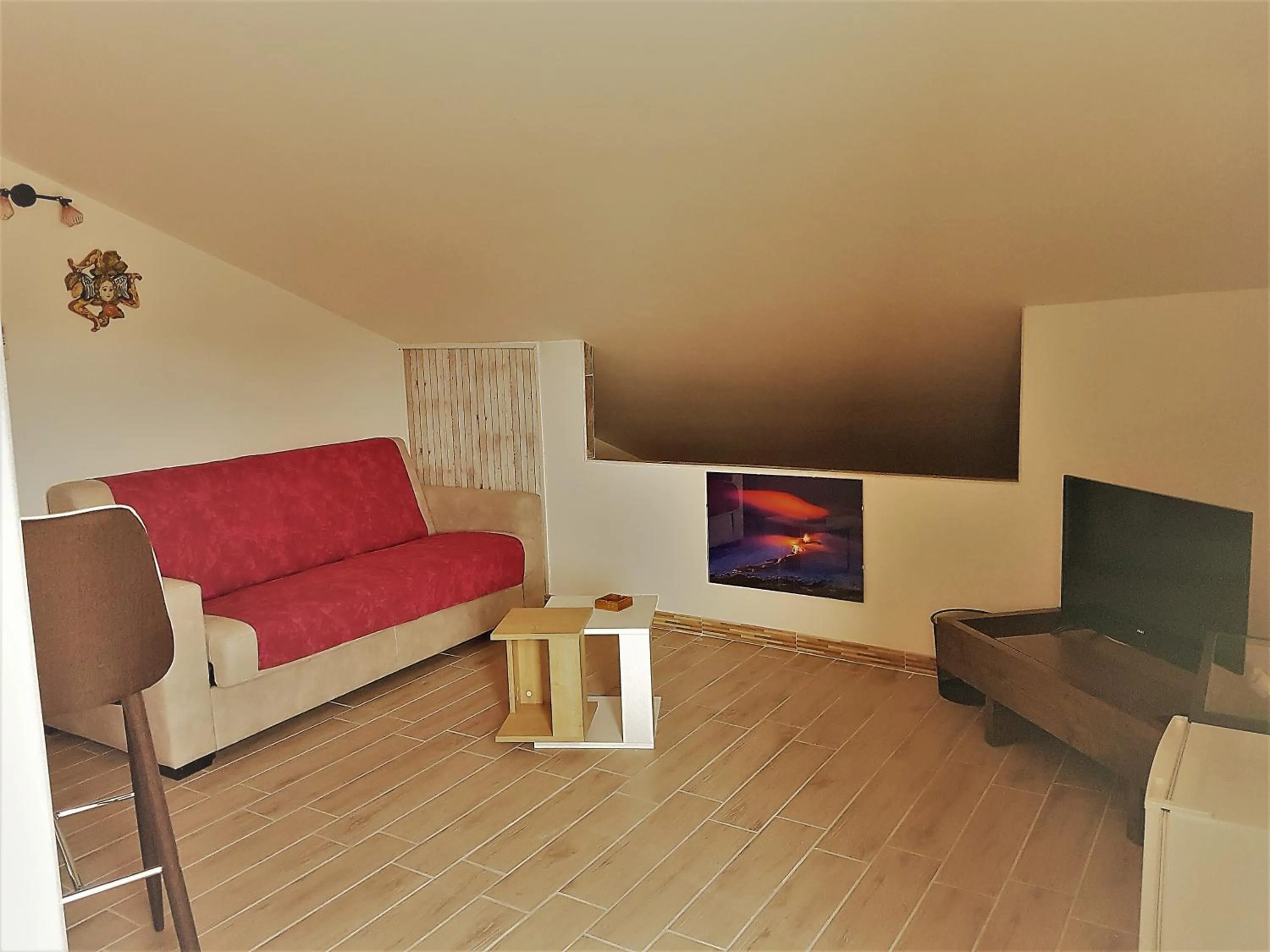 Living room, Bed in La Porta dell'Alcantara