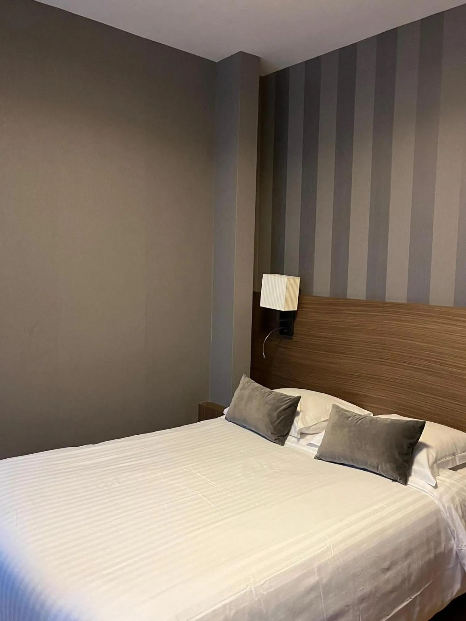 Bedroom, Bed in Logis Hôtel Restaurant Au Cerf d'Or