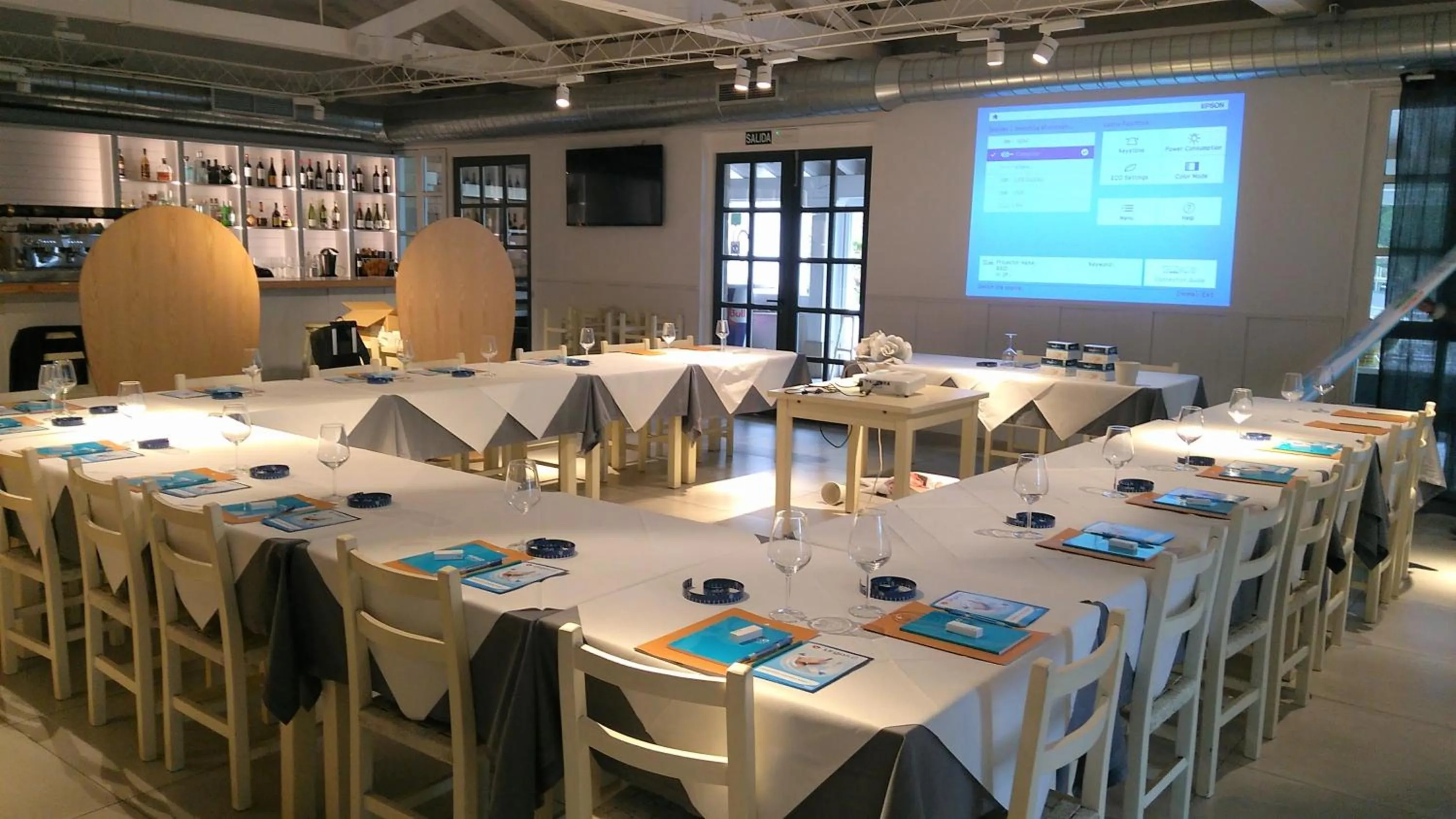 Business facilities in IXUA Hotela