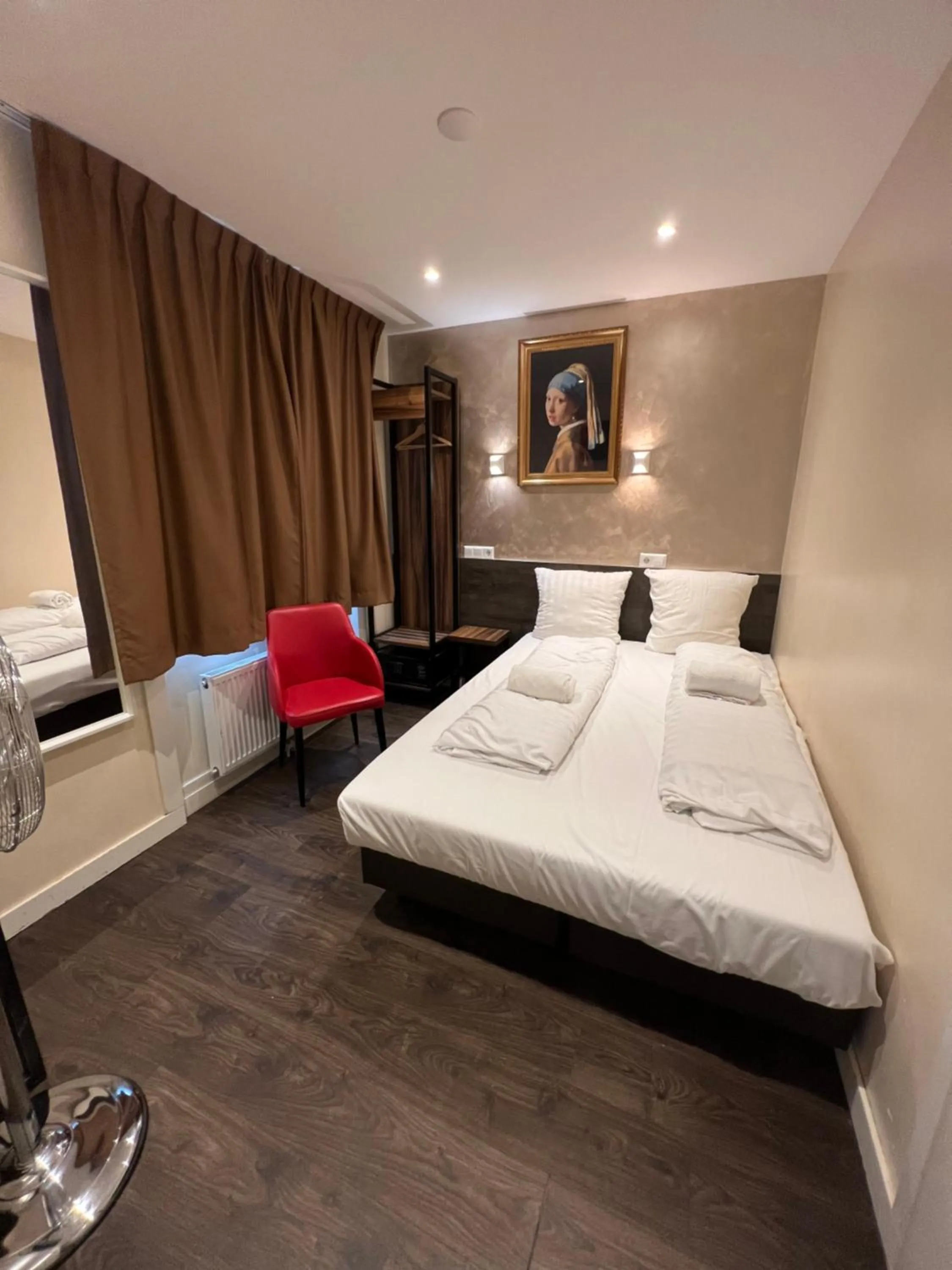 Bedroom, Bed in Dam Hotel