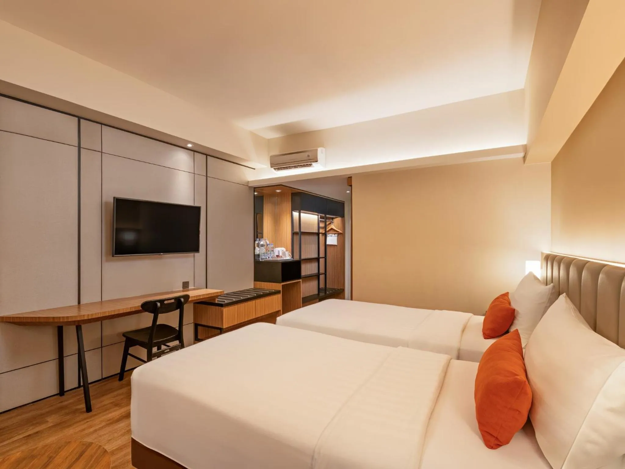 TV and multimedia, Bed in Grand Zuri Pekanbaru