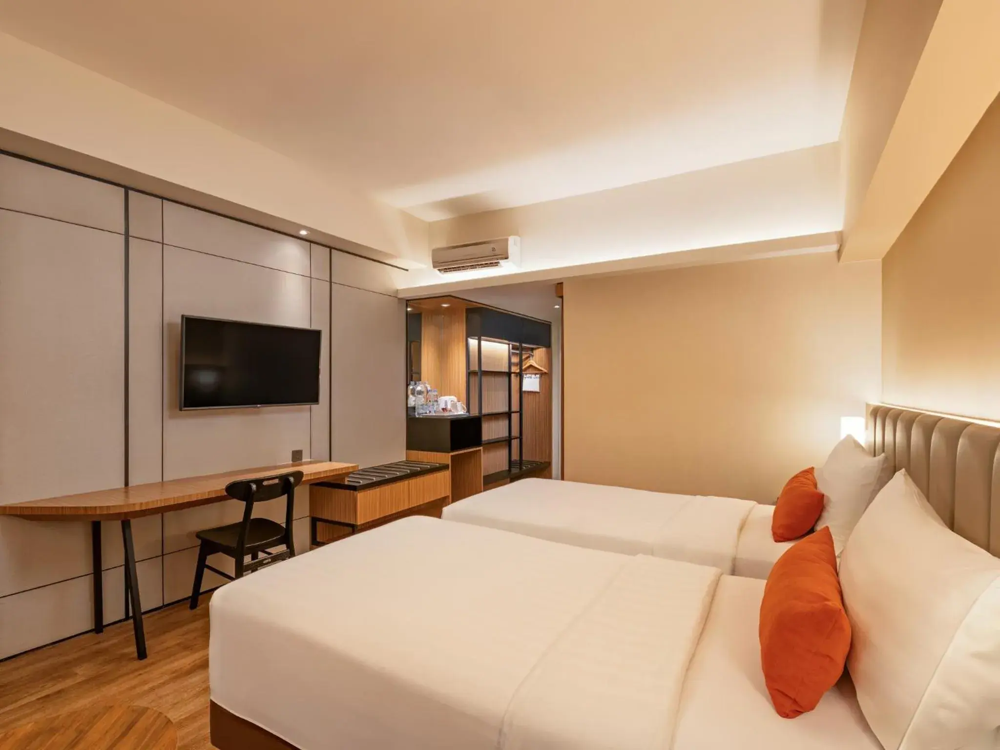 TV and multimedia, Bed in Grand Zuri Pekanbaru TV and multimedia, Bed in Grand Zuri Pekanbaru