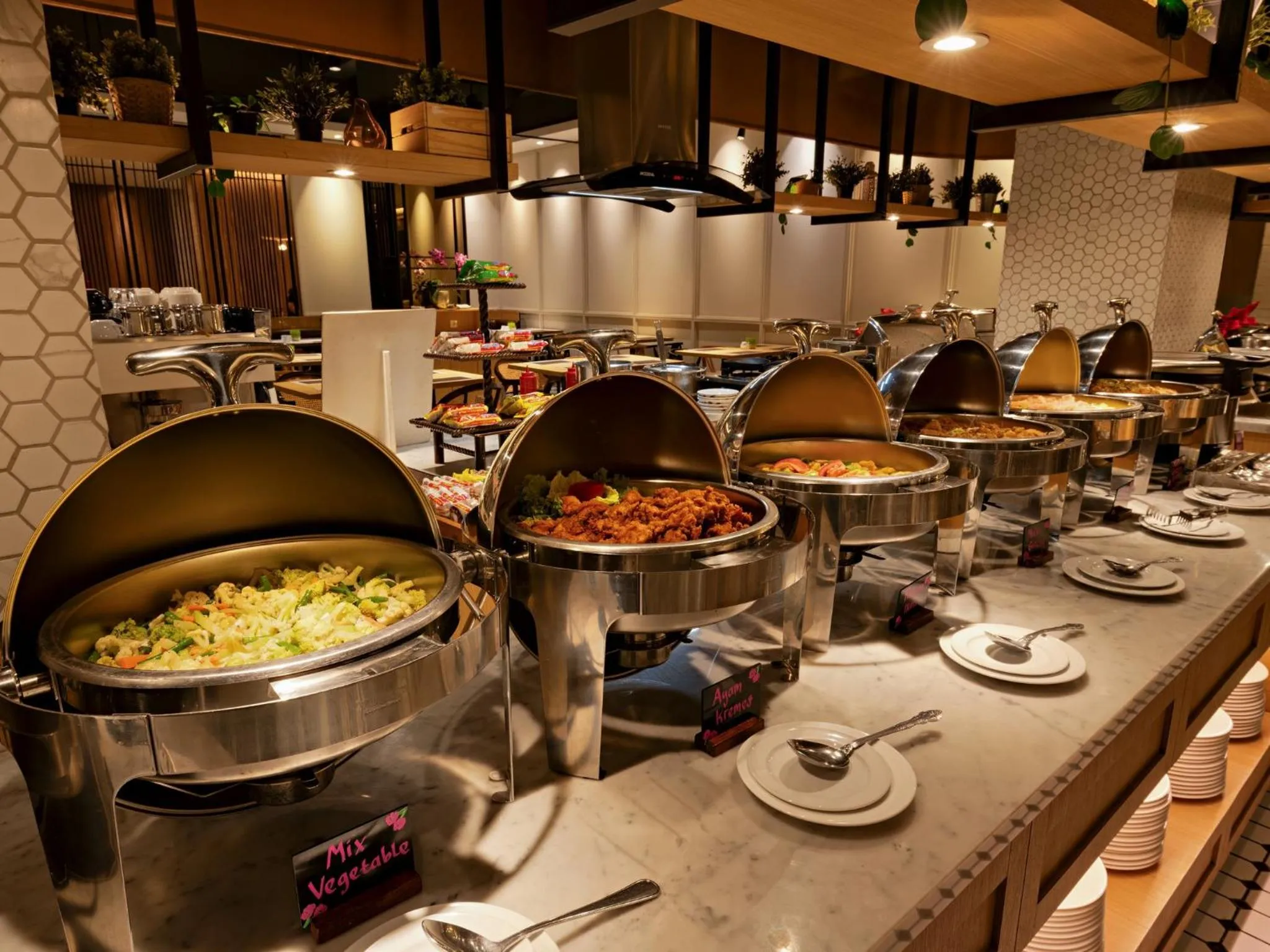 Restaurant/places to eat in Grand Zuri Pekanbaru