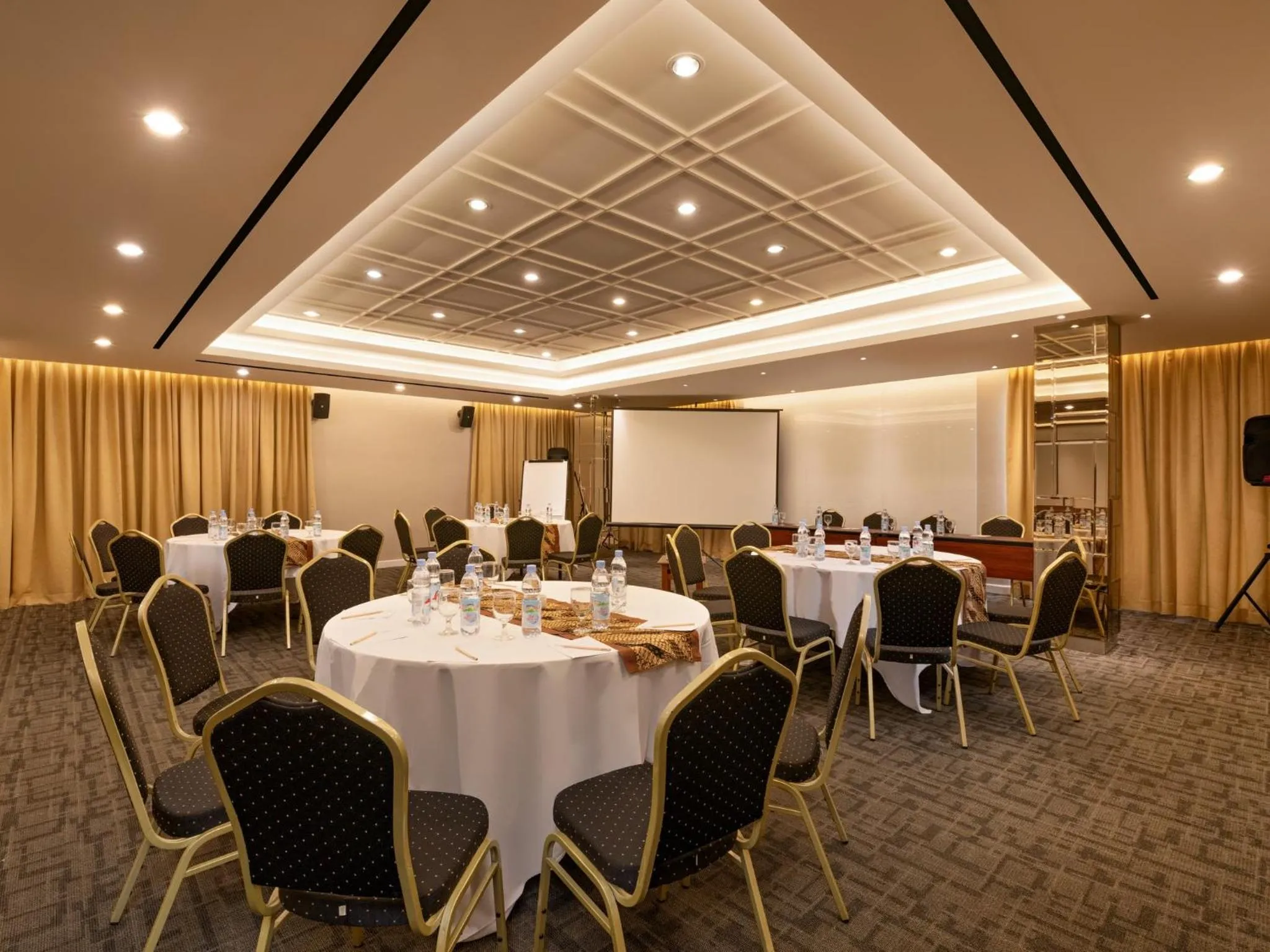 Meeting/conference room in Grand Zuri Pekanbaru