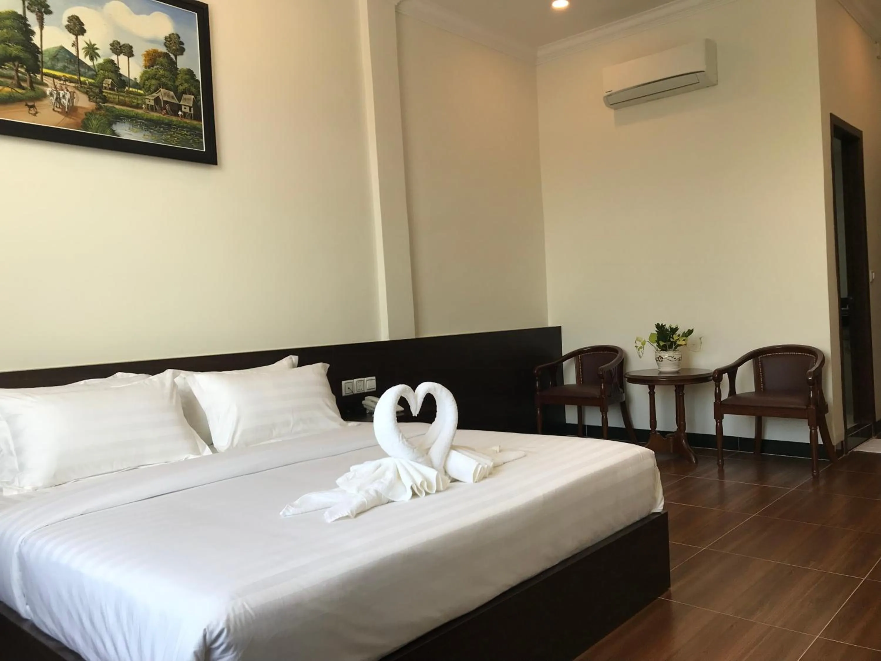 Bedroom, Bed in Apple Hotel Two - Near Phnom Penh Airport