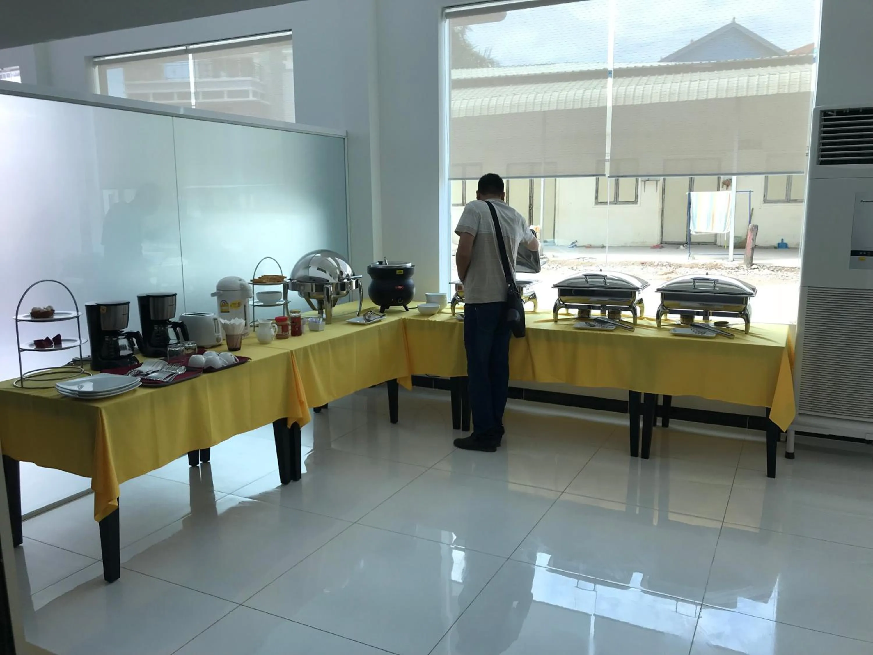 Restaurant/places to eat in Apple Hotel Two - Near Phnom Penh Airport