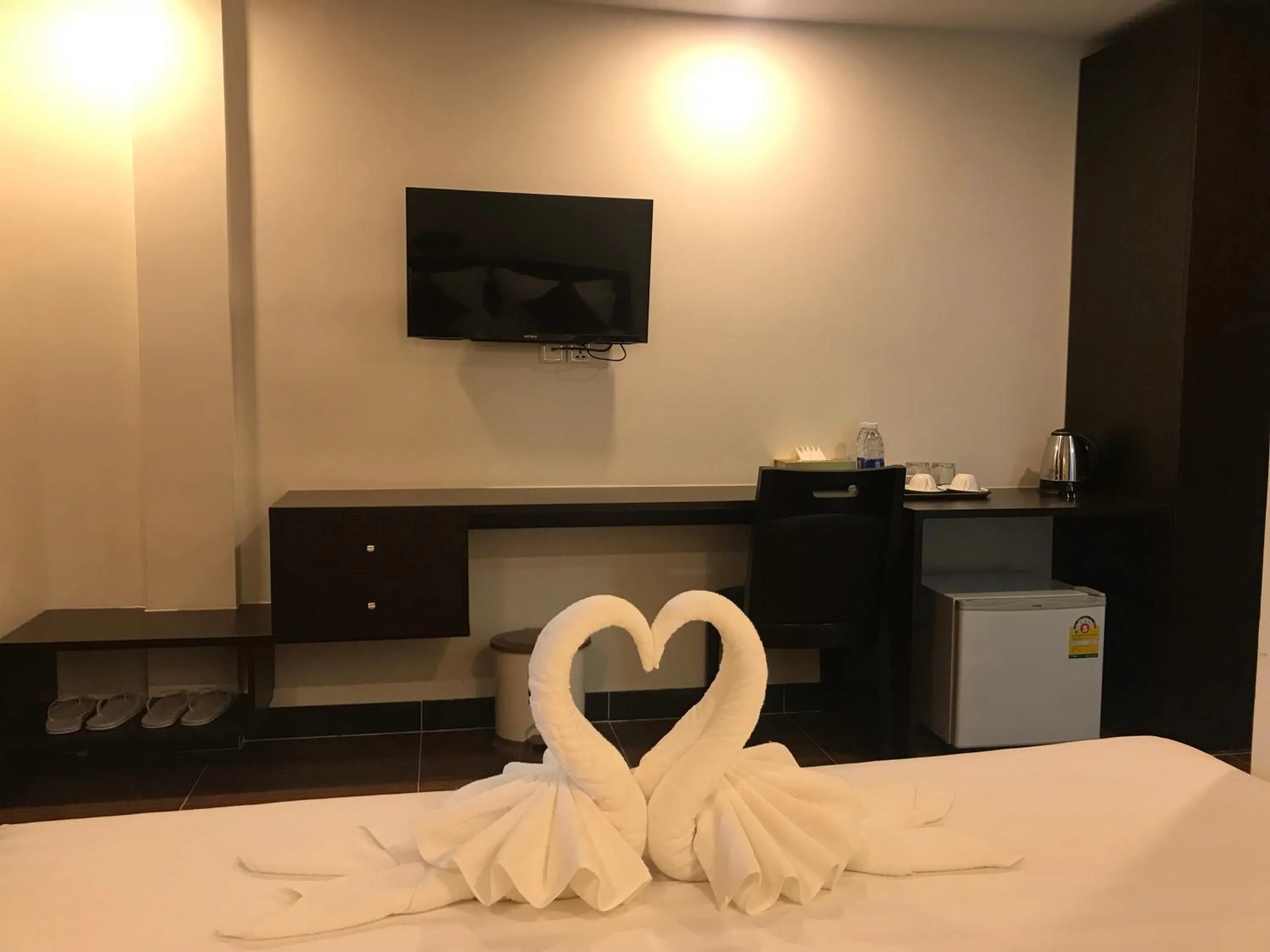 TV and multimedia, Bed in Apple Hotel Two - Near Phnom Penh Airport