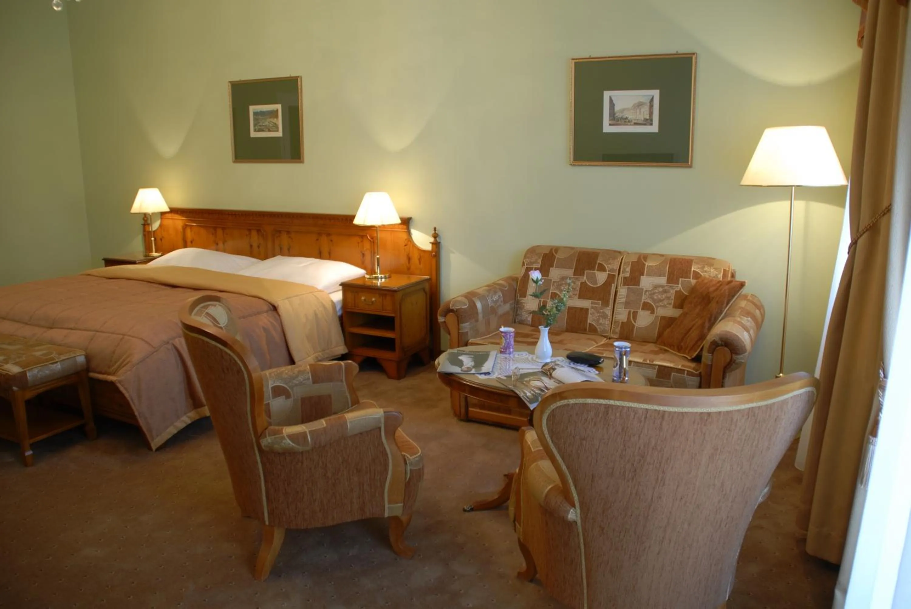 Photo of the whole room, Bed in Bristol Georgy House