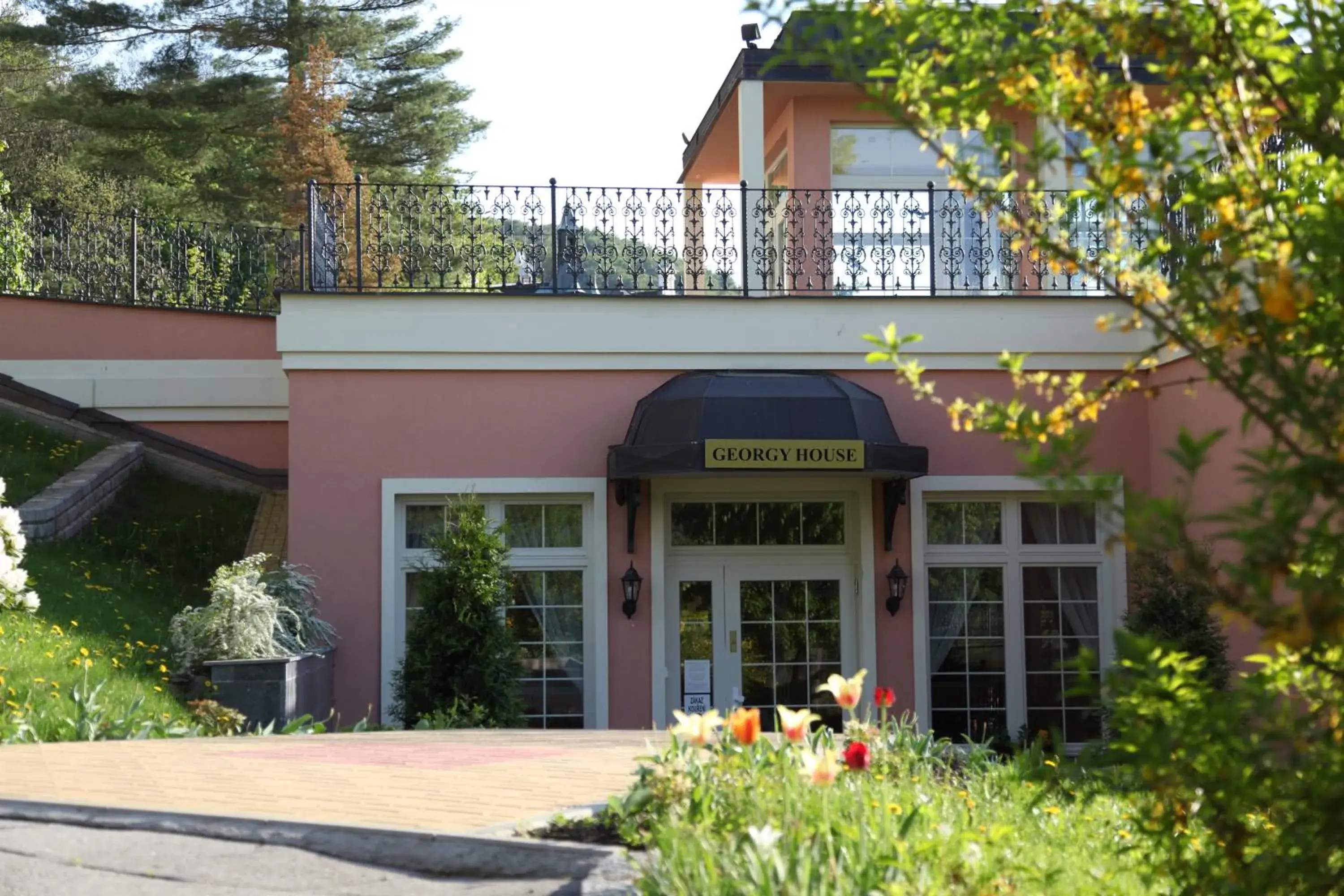 Garden view in Bristol Georgy House Garden view in Bristol Georgy House