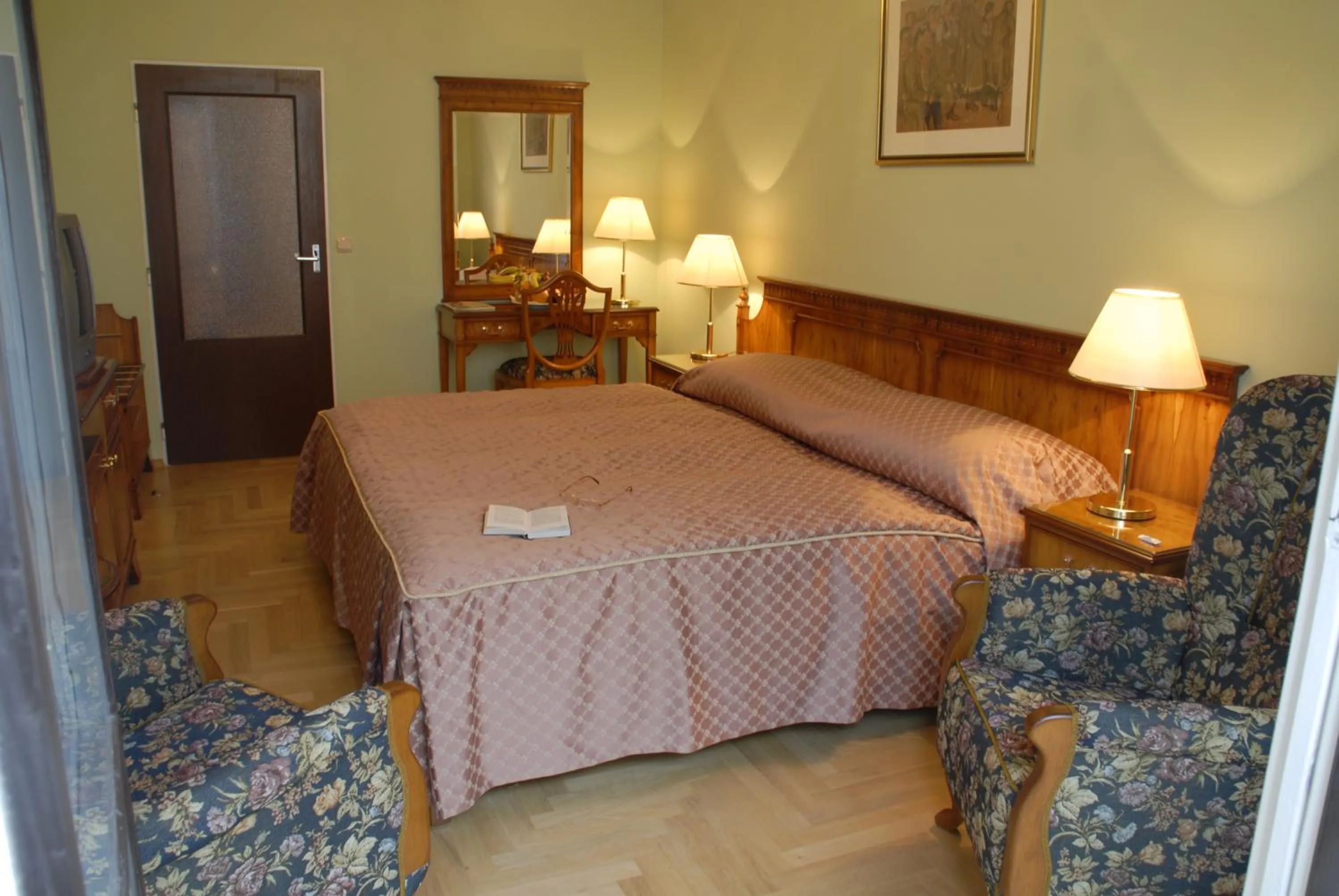 Bed in Hotel Bristol