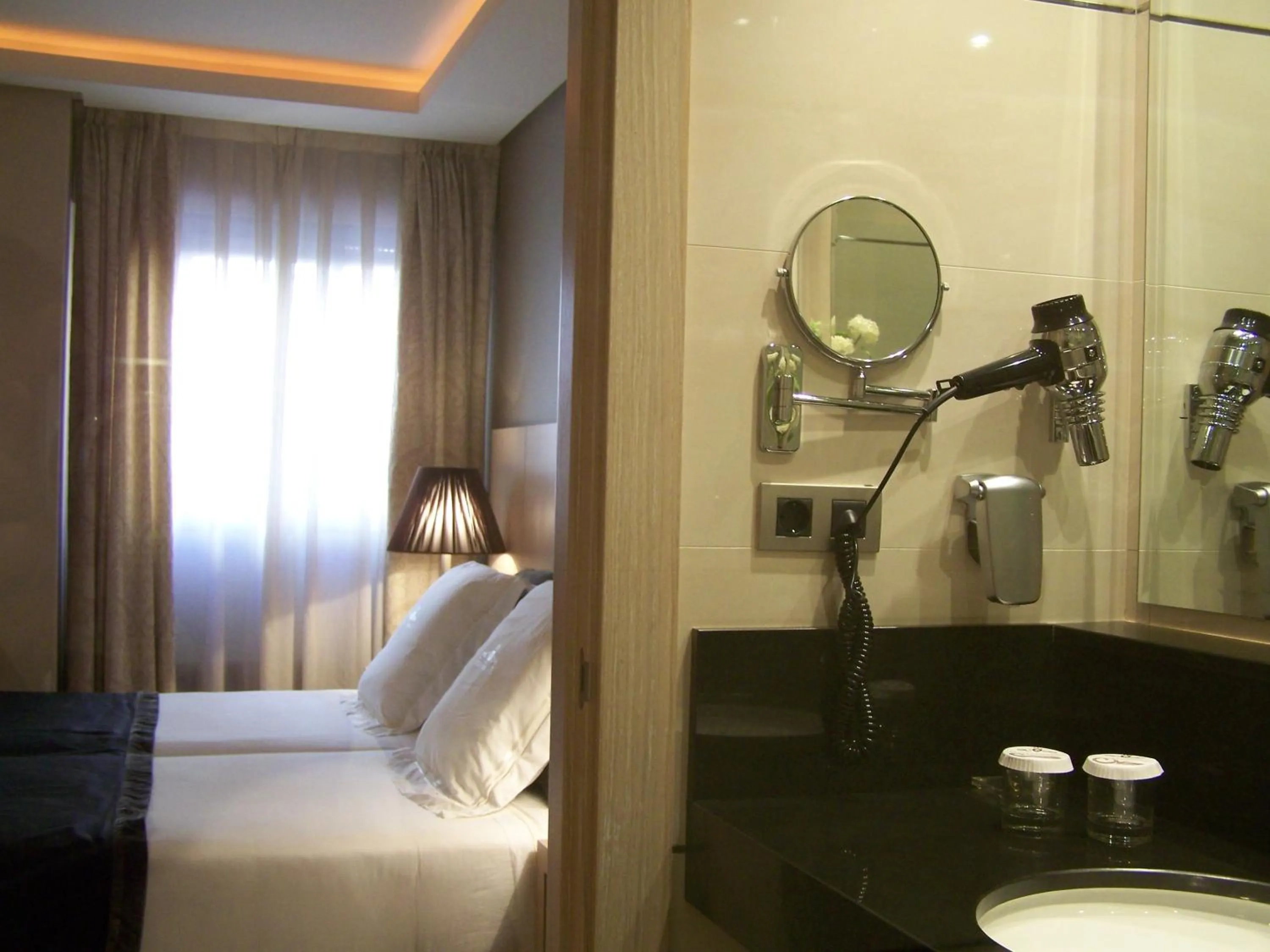 Bathroom, Bed in Washington Parquesol Suites & Hotel