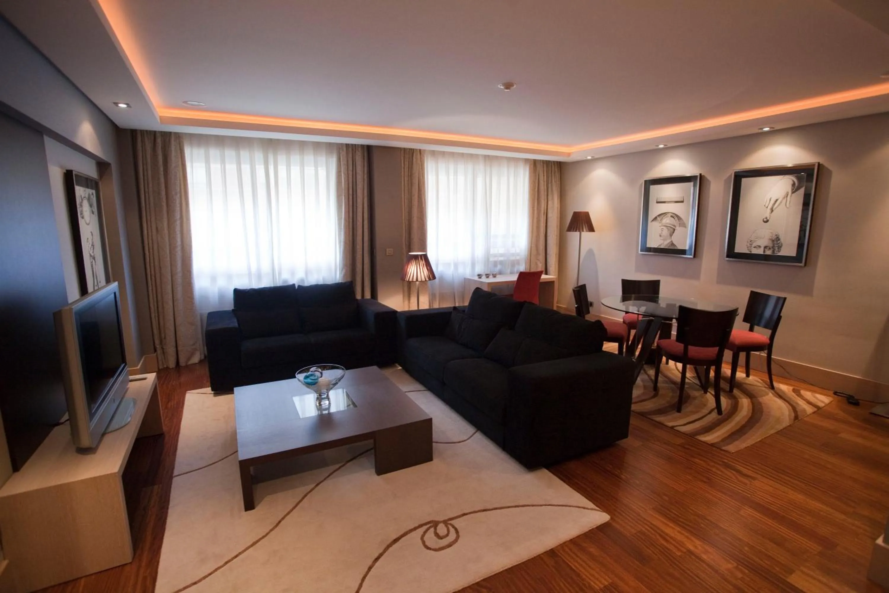 Living room in Washington Parquesol Suites & Hotel