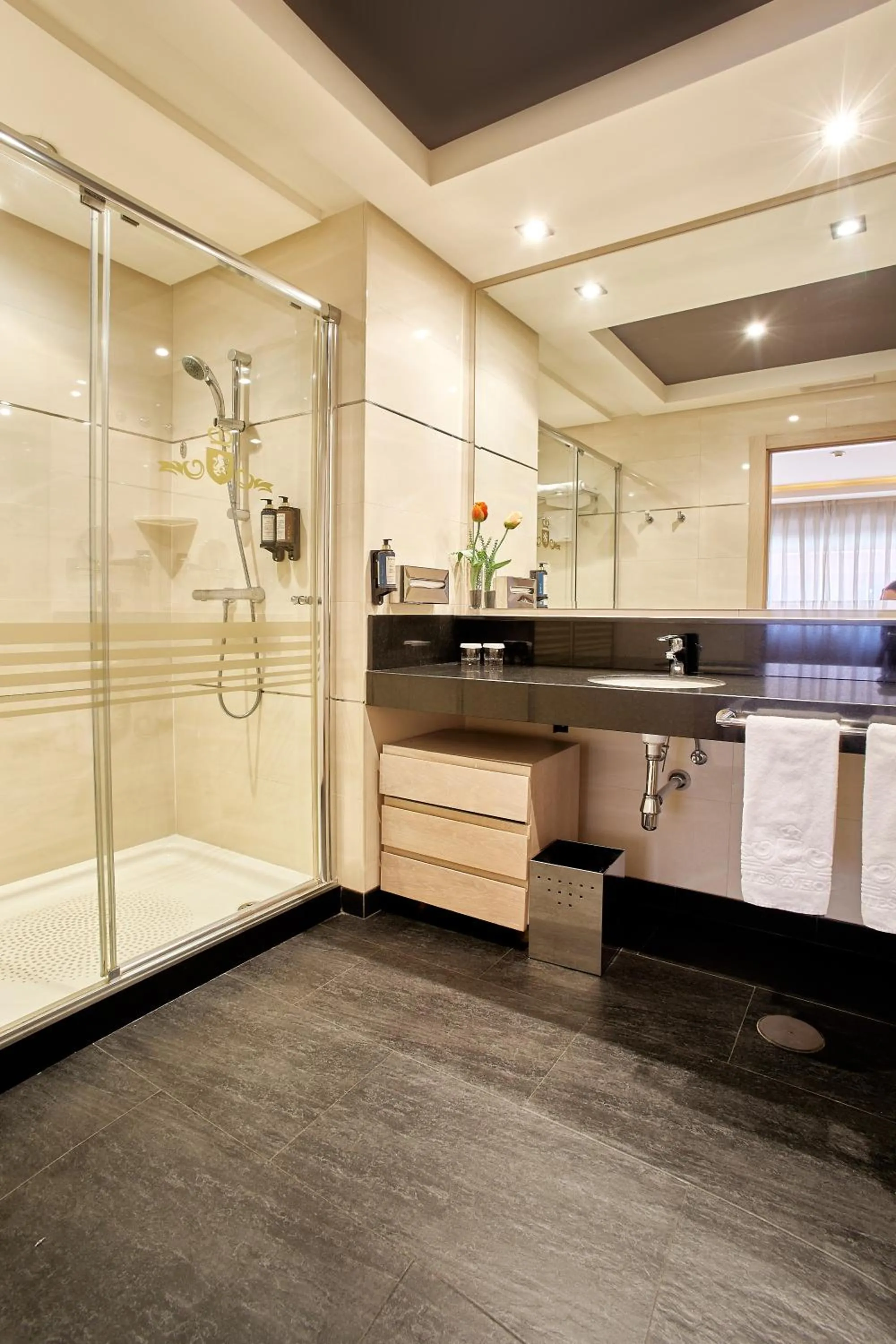 Bathroom in Washington Parquesol Suites & Hotel