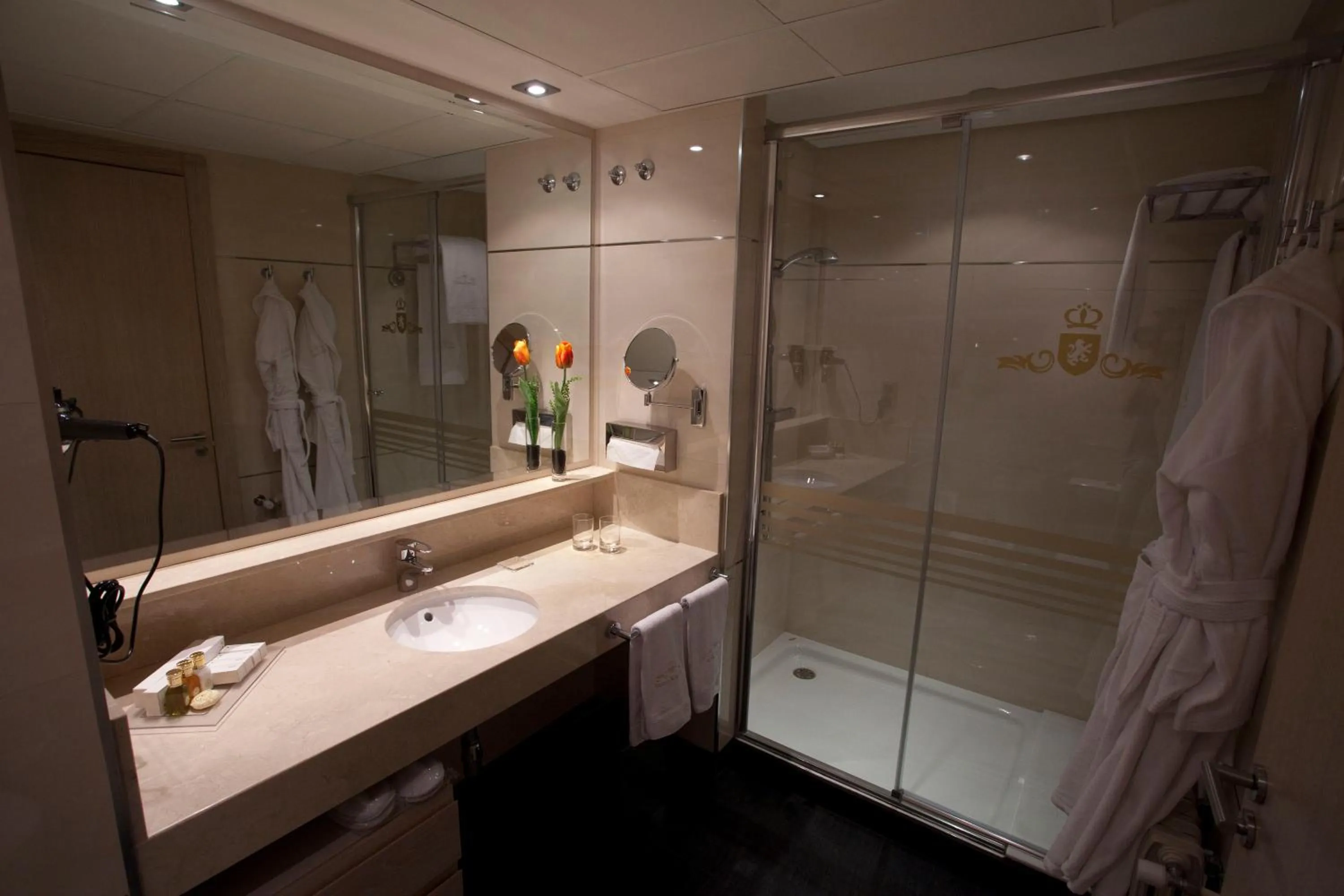 Bathroom in Washington Parquesol Suites & Hotel