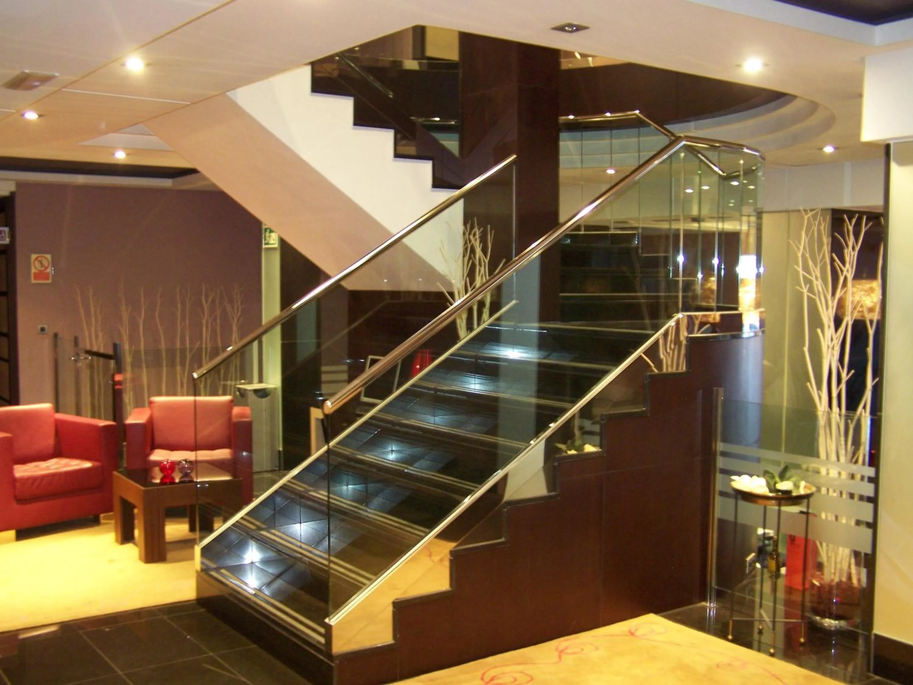 Lobby or reception in Washington Parquesol Suites & Hotel