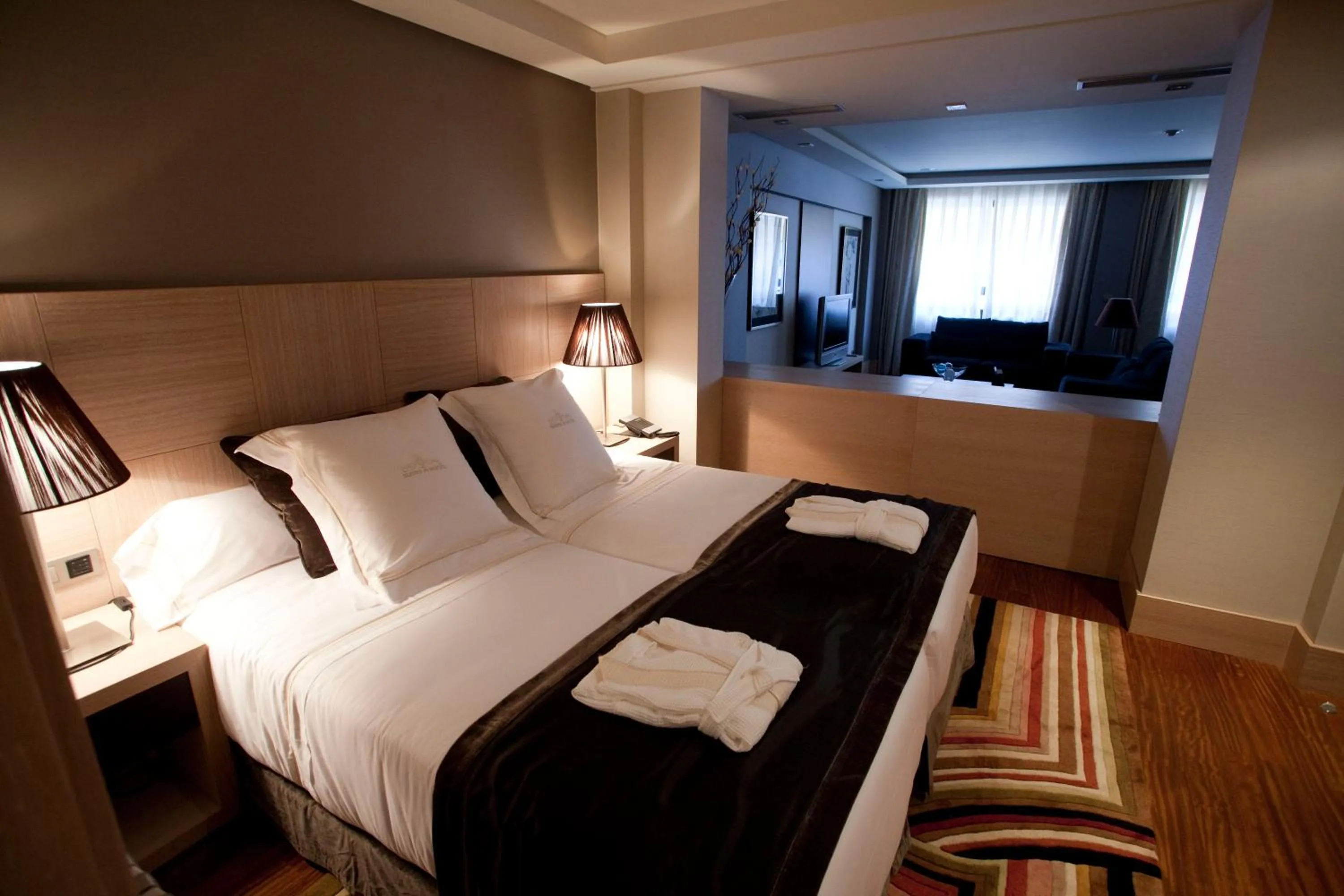Bed in Washington Parquesol Suites & Hotel