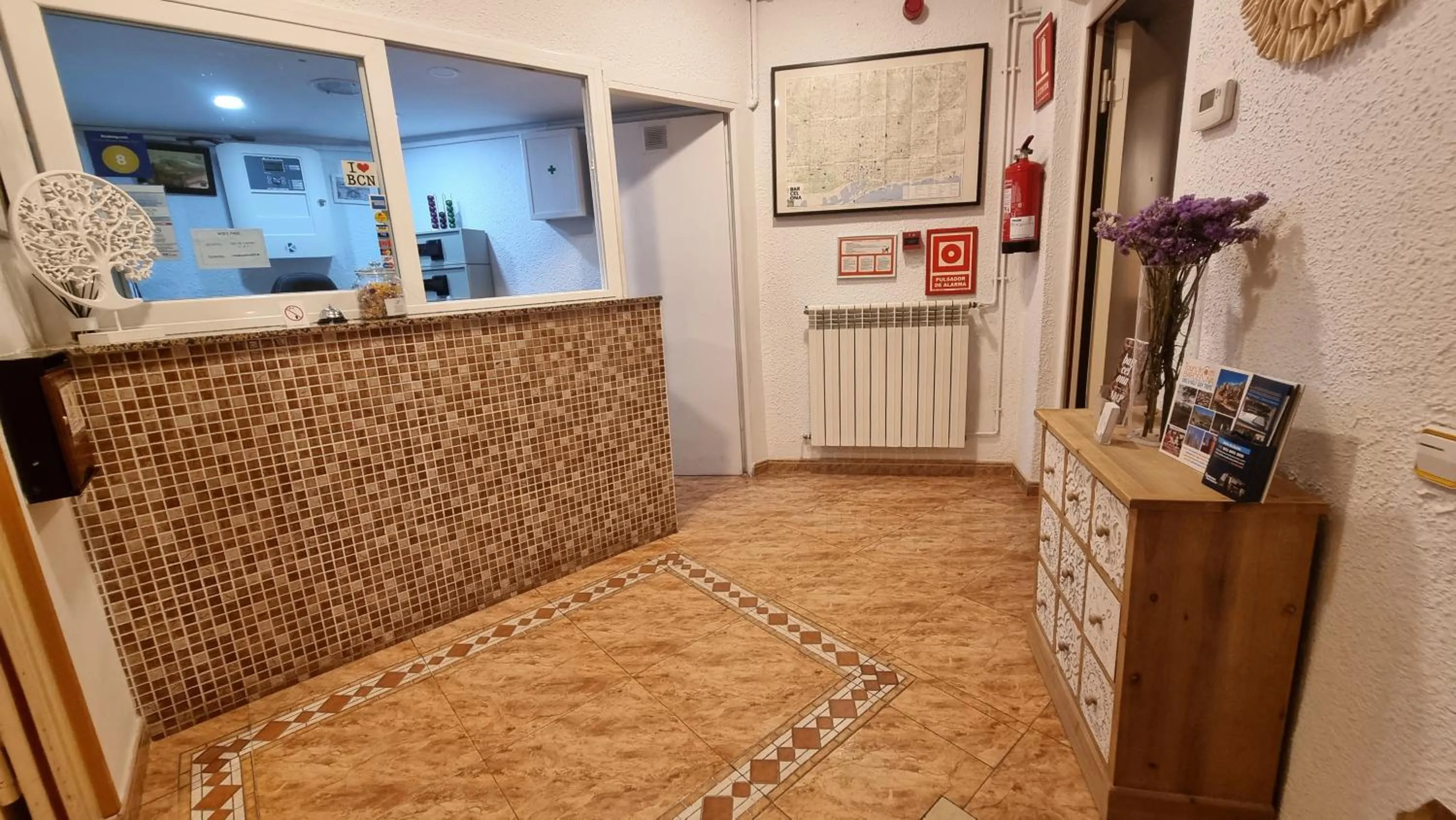 Lobby or reception in Hostal Rio De Castro