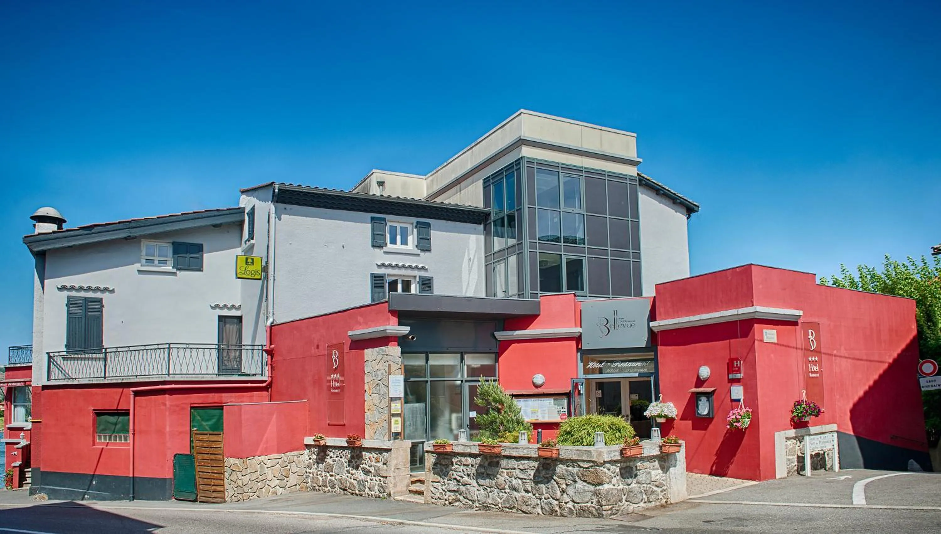 Property building in Hôtel Le Bellevue