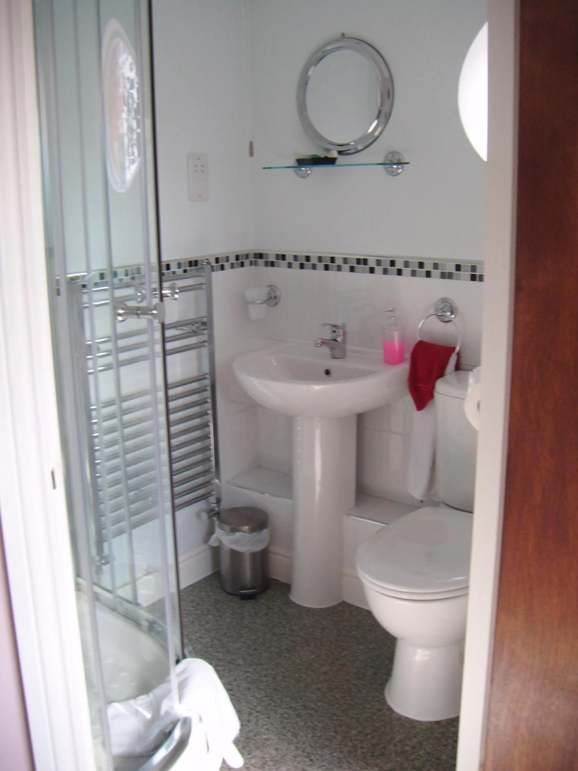 Bathroom in Grimscote Manor Hotel