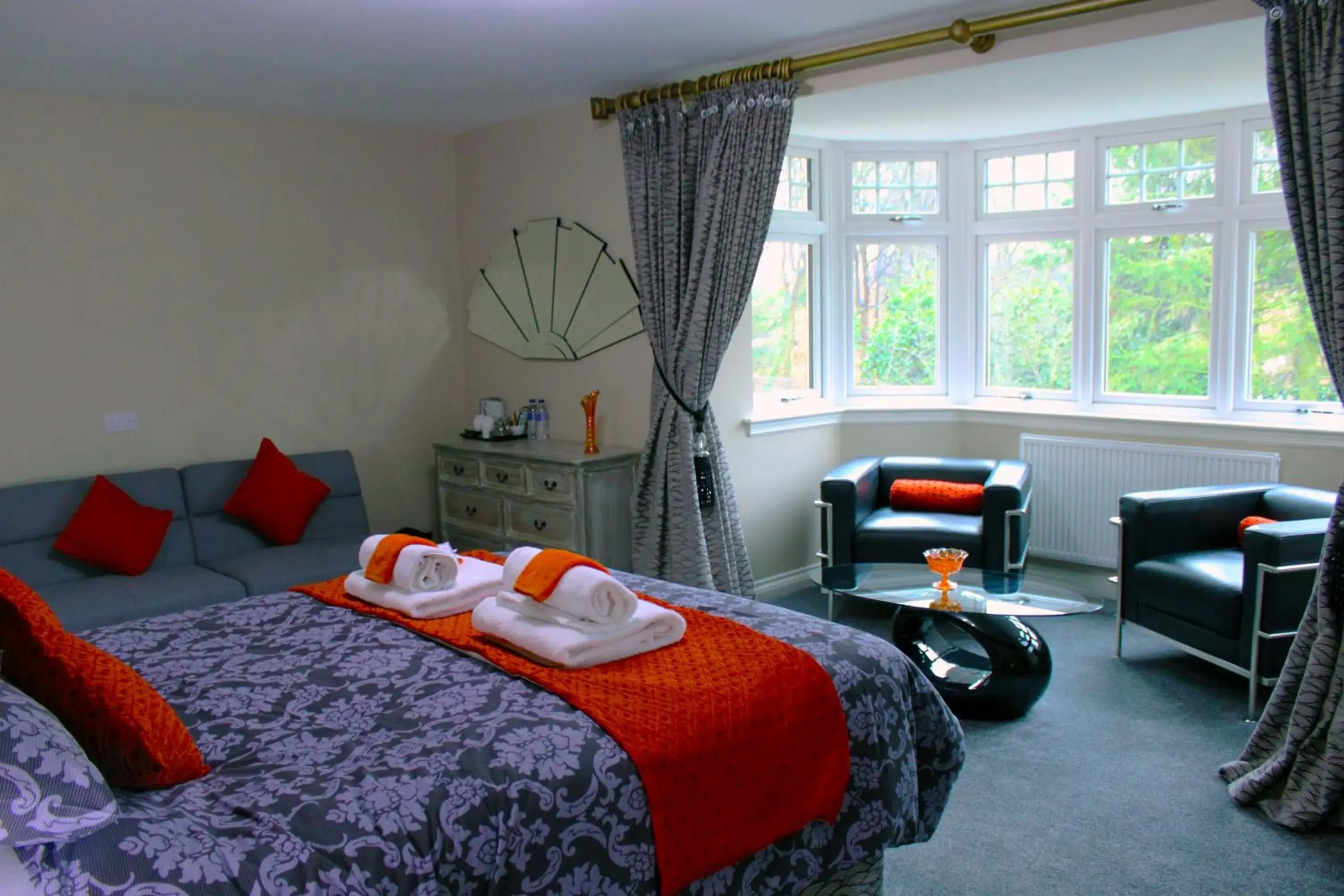 Seating area, Bed in Grimscote Manor Hotel