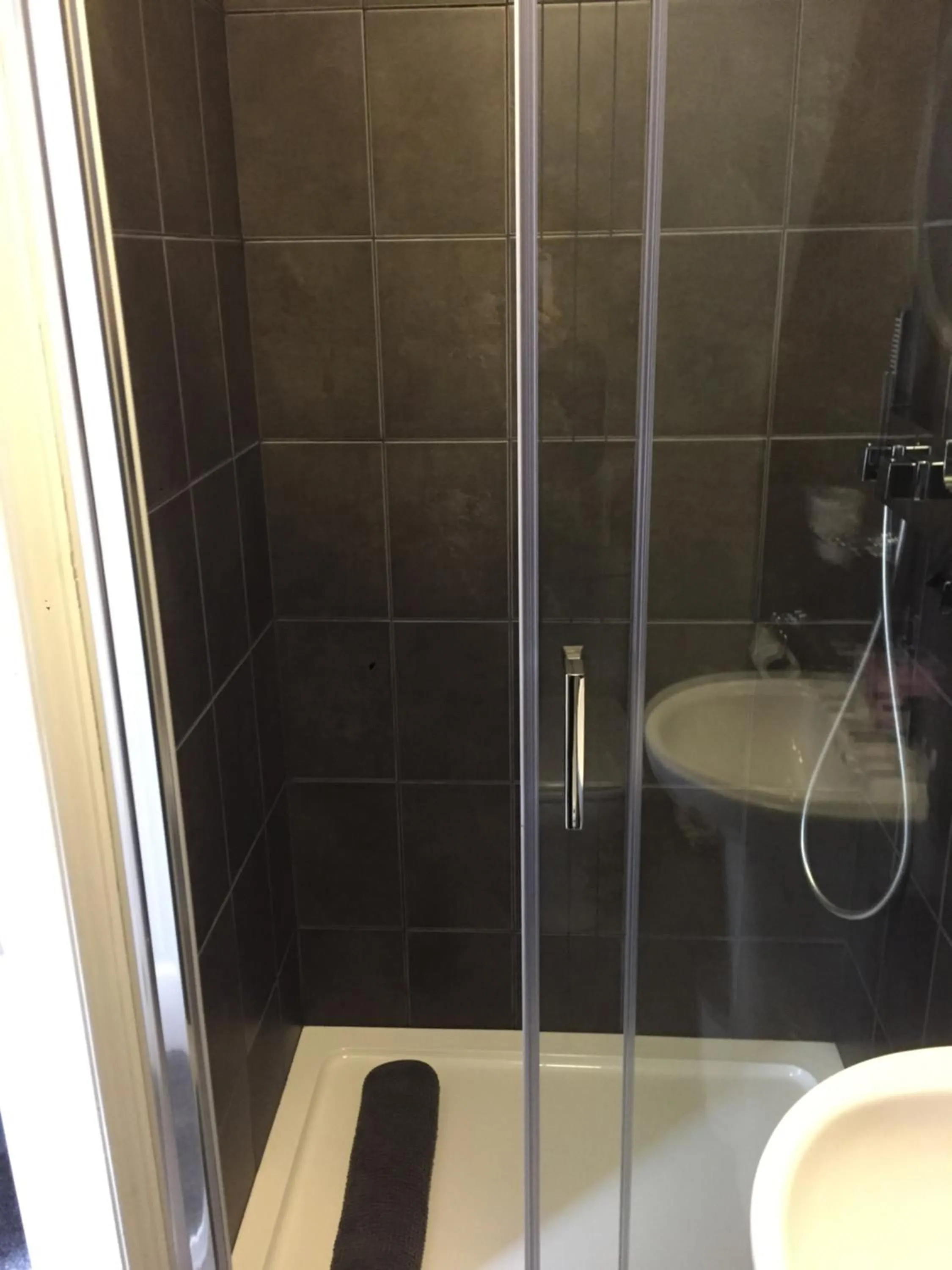 Bathroom in Grimscote Manor Hotel