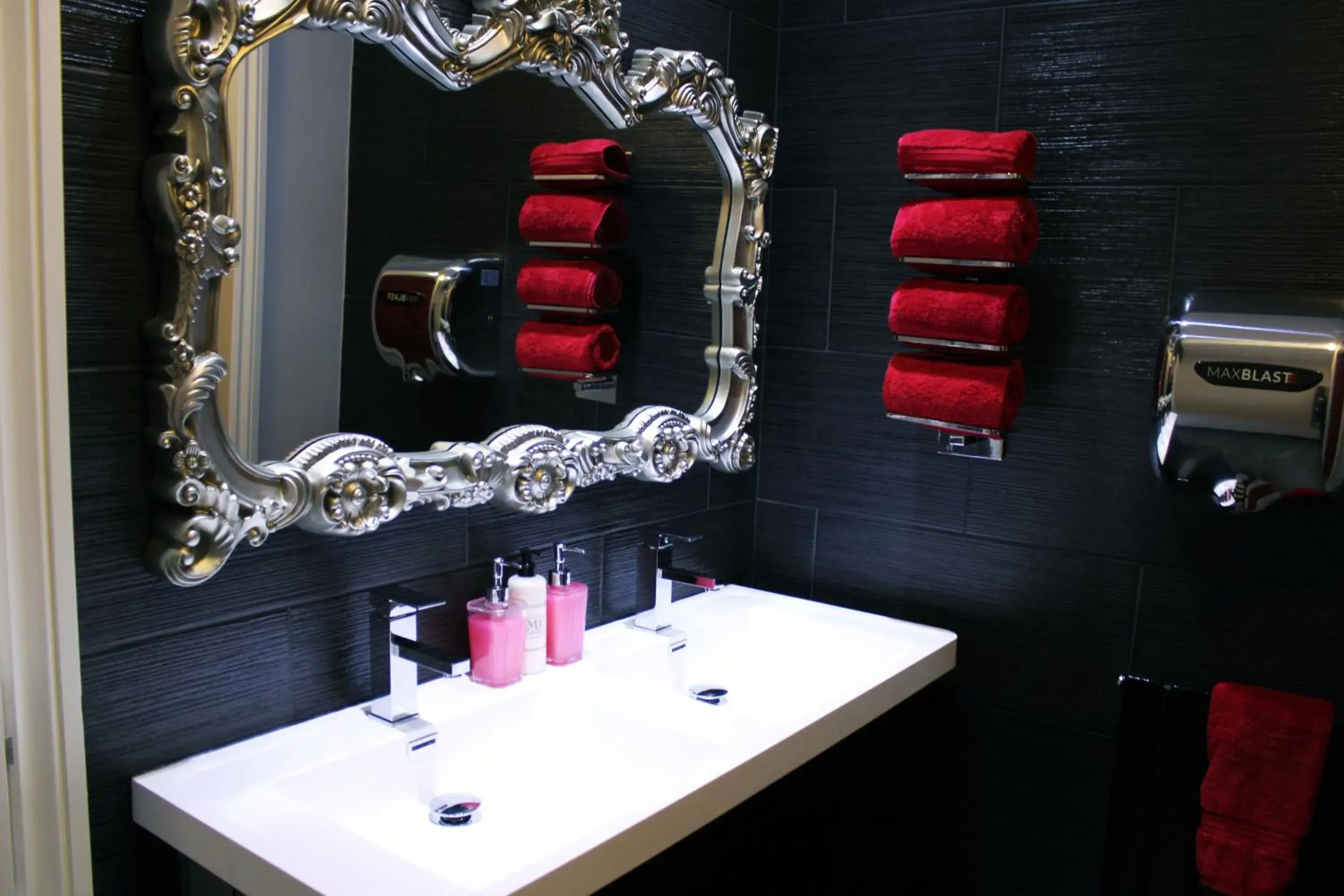 Toilet, Bathroom in Grimscote Manor Hotel