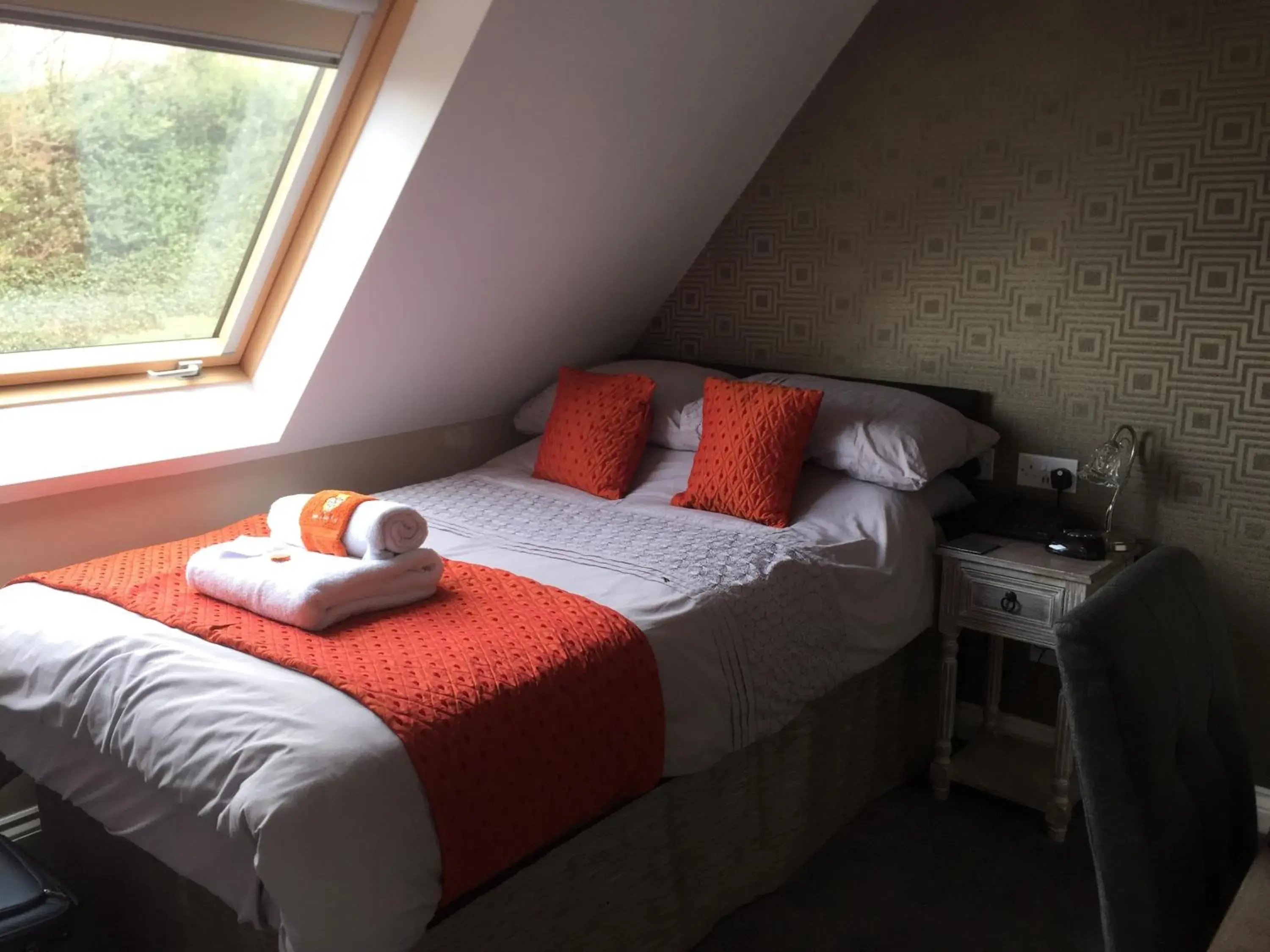 Bedroom, Bed in Grimscote Manor Hotel