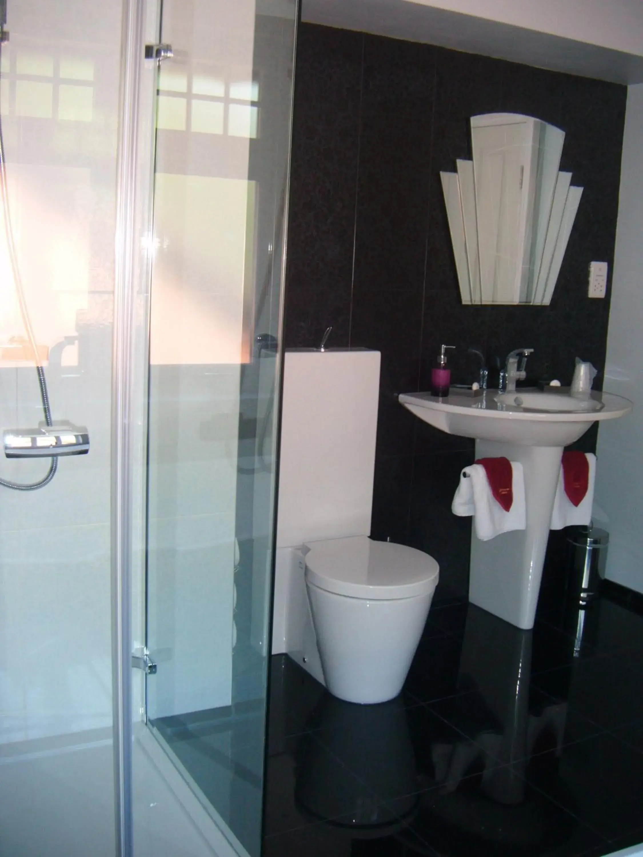 Bathroom in Grimscote Manor Hotel