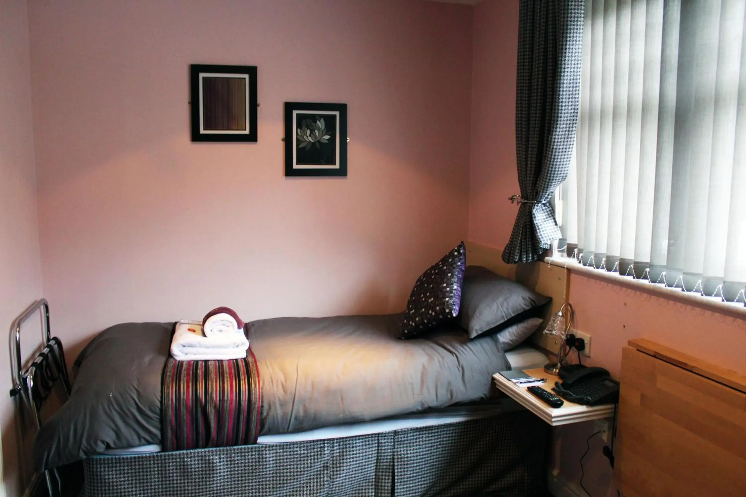 Bedroom, Bed in Grimscote Manor Hotel