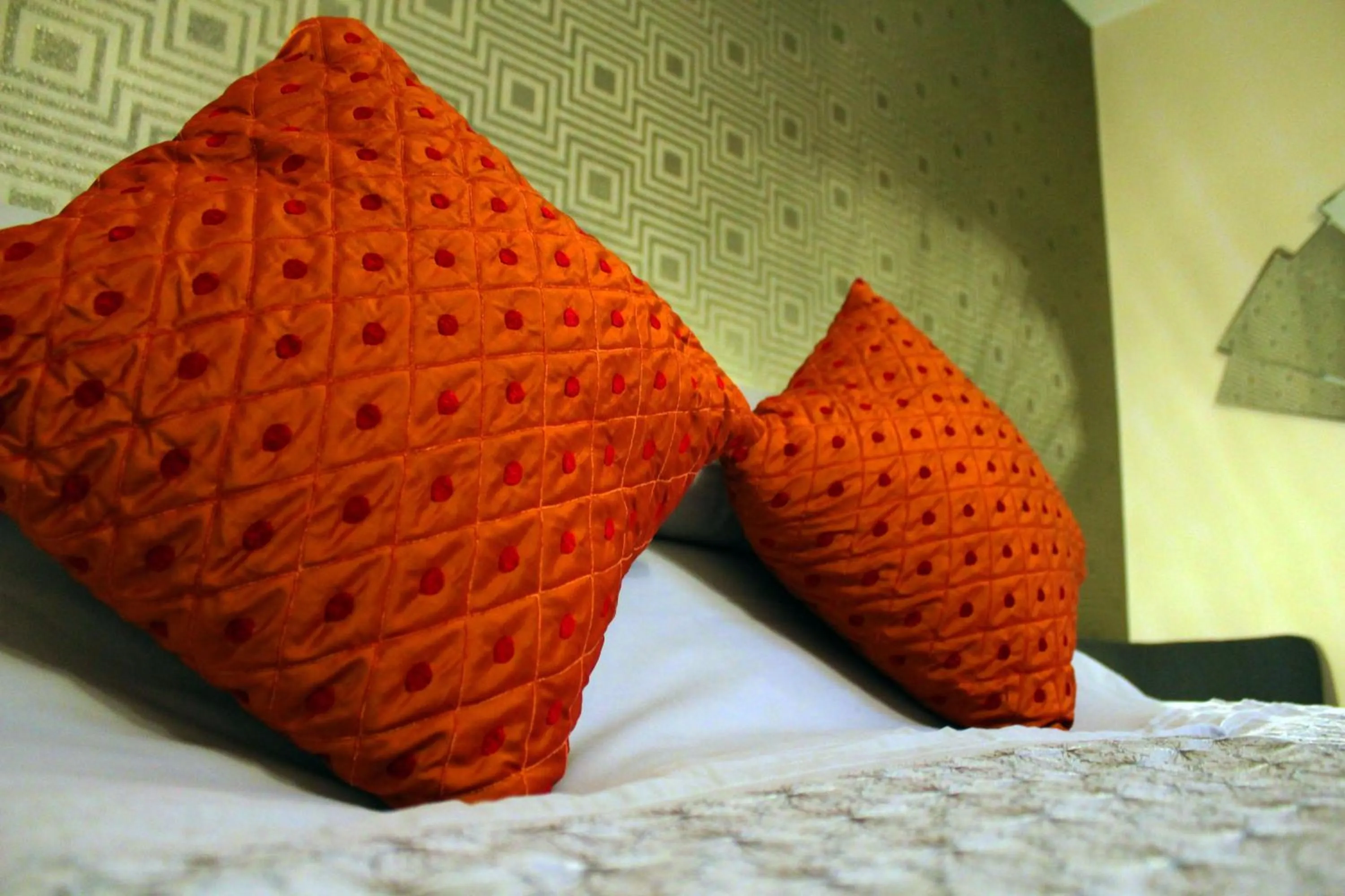 Bedroom, Bed in Grimscote Manor Hotel