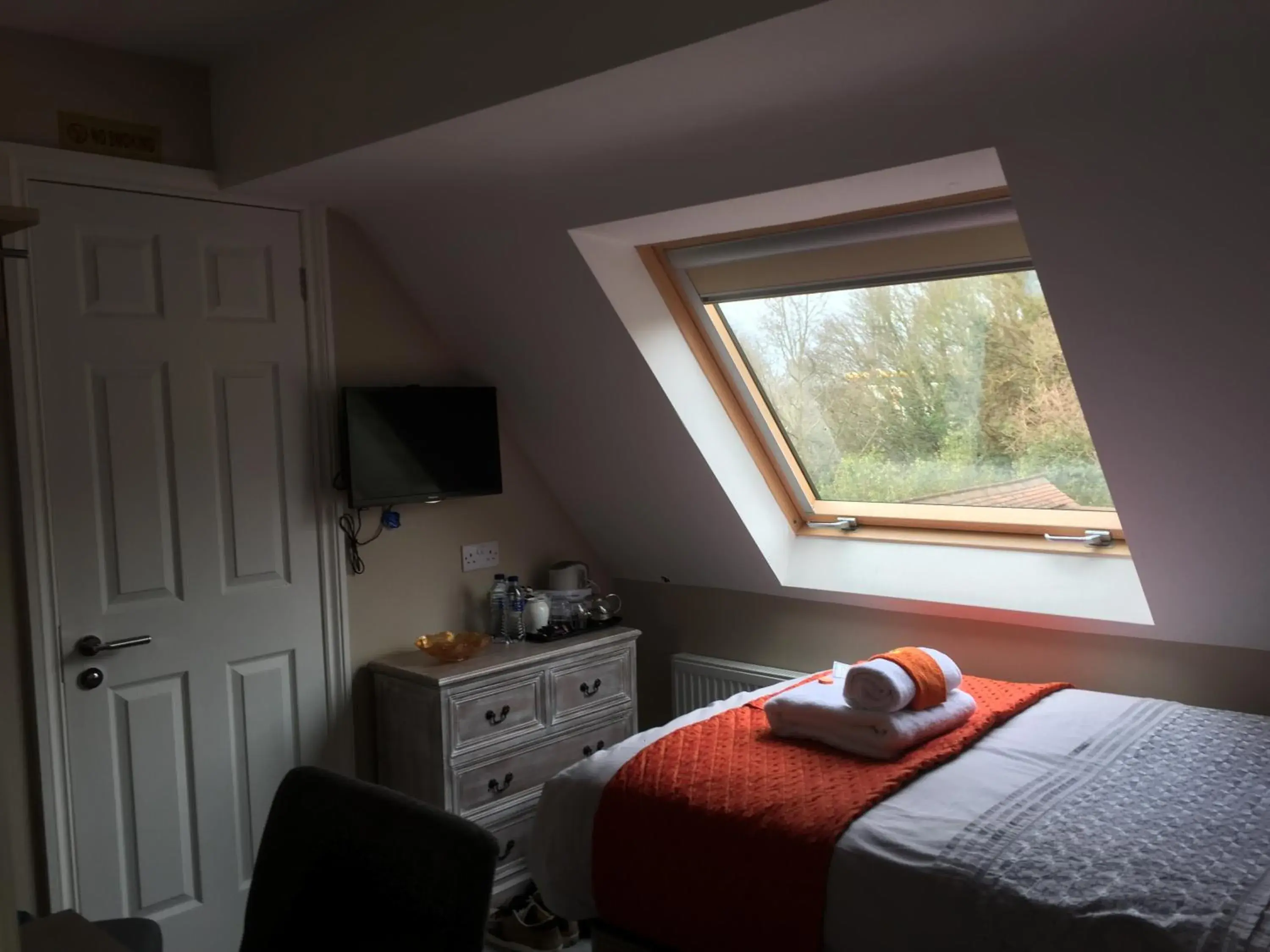 Coffee/tea facilities, Bed in Grimscote Manor Hotel