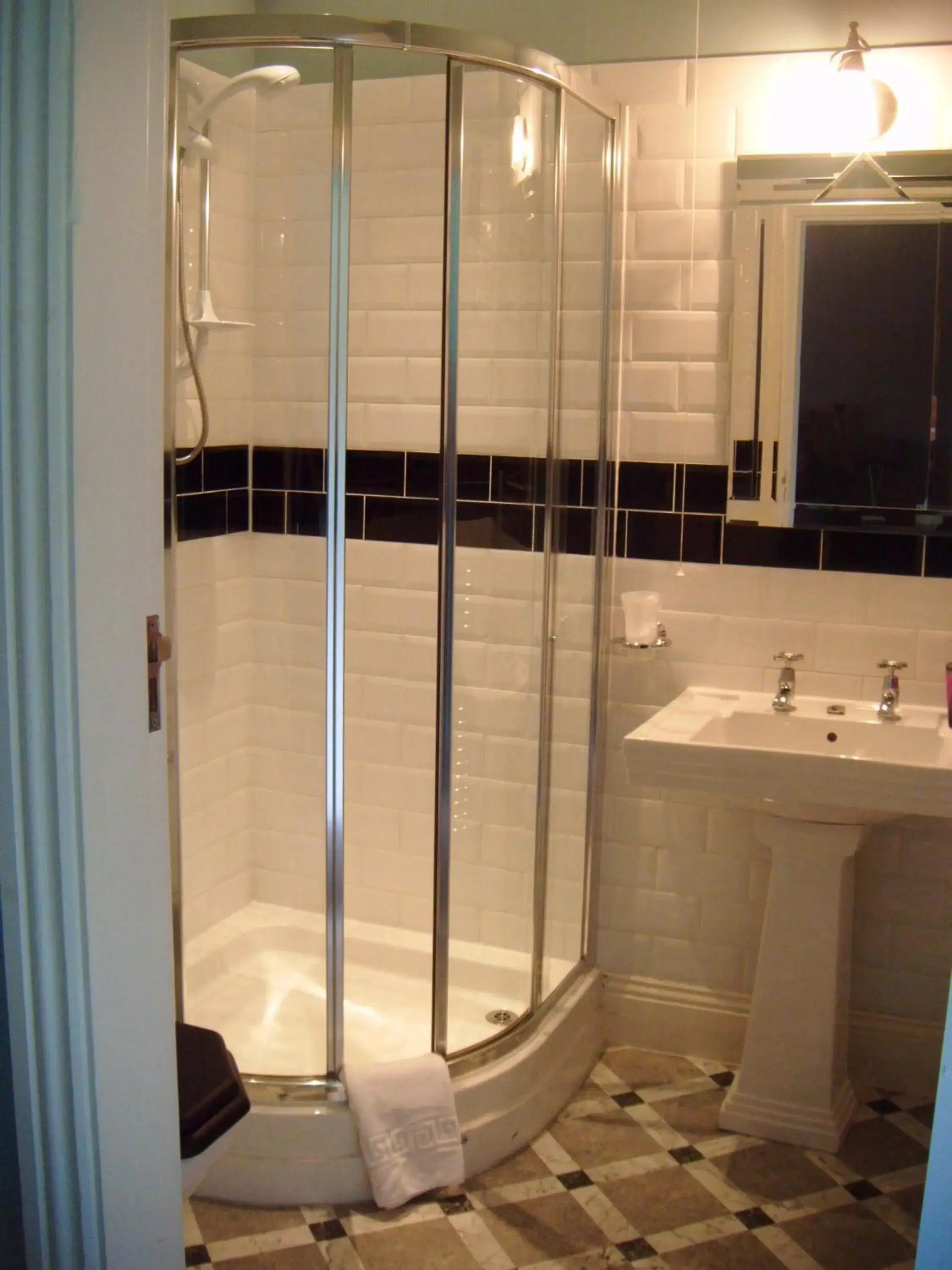 Bathroom in Grimscote Manor Hotel