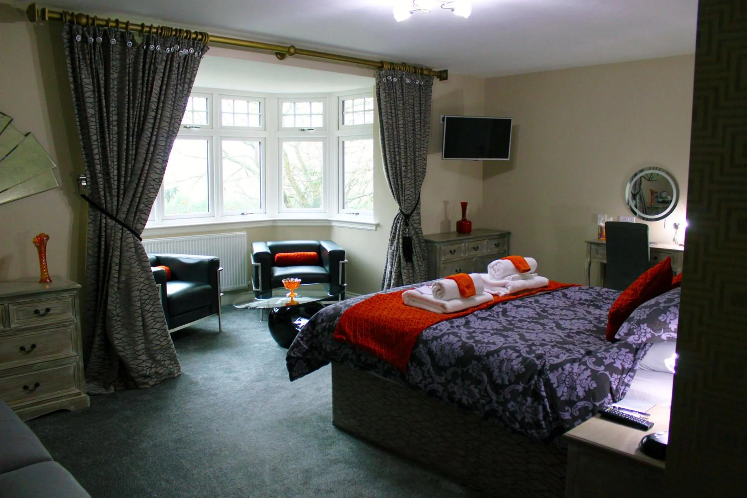 Bedroom, Bed in Grimscote Manor Hotel
