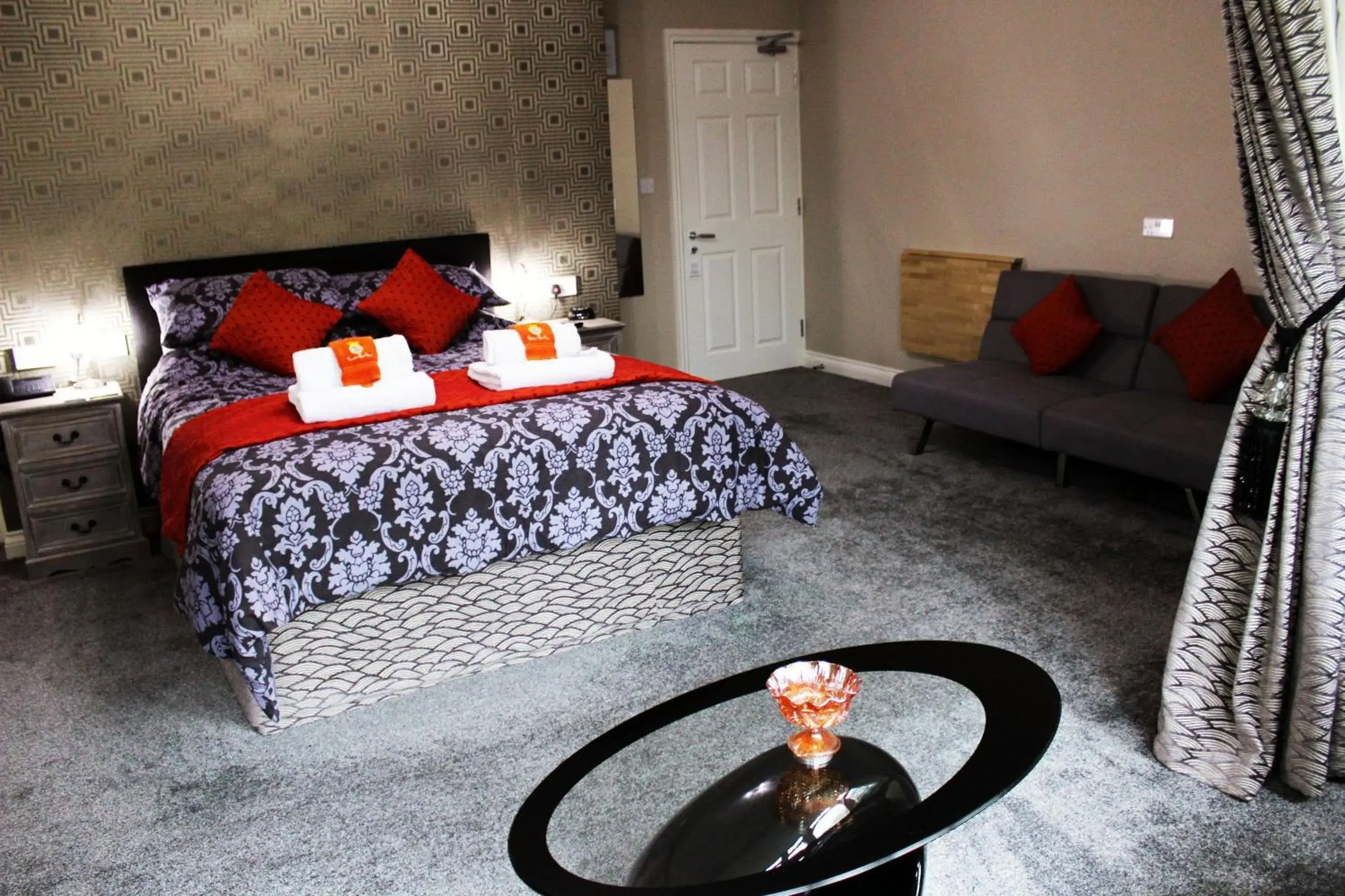 Bedroom, Bed in Grimscote Manor Hotel