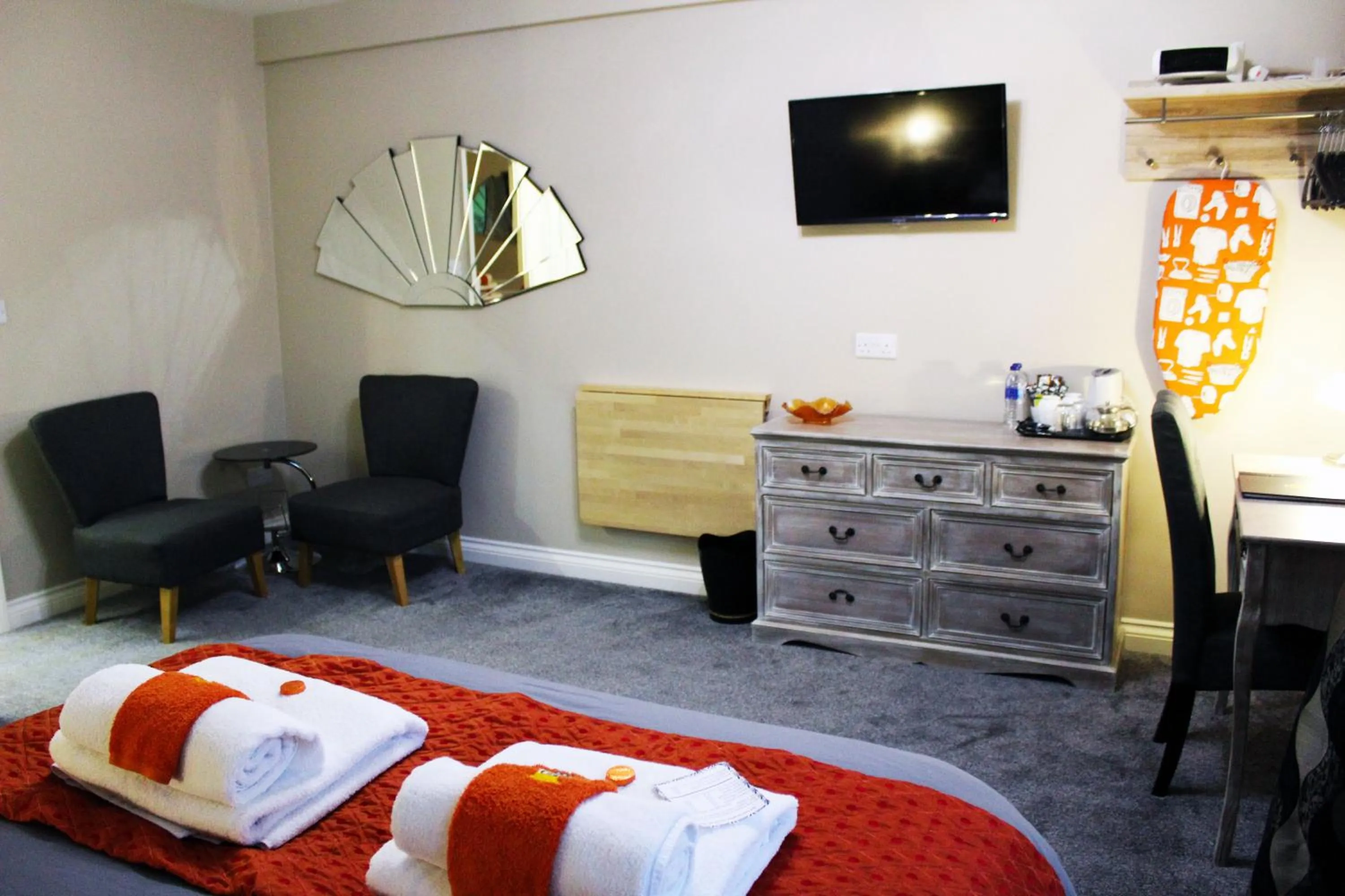 Coffee/tea facilities, Bed in Grimscote Manor Hotel