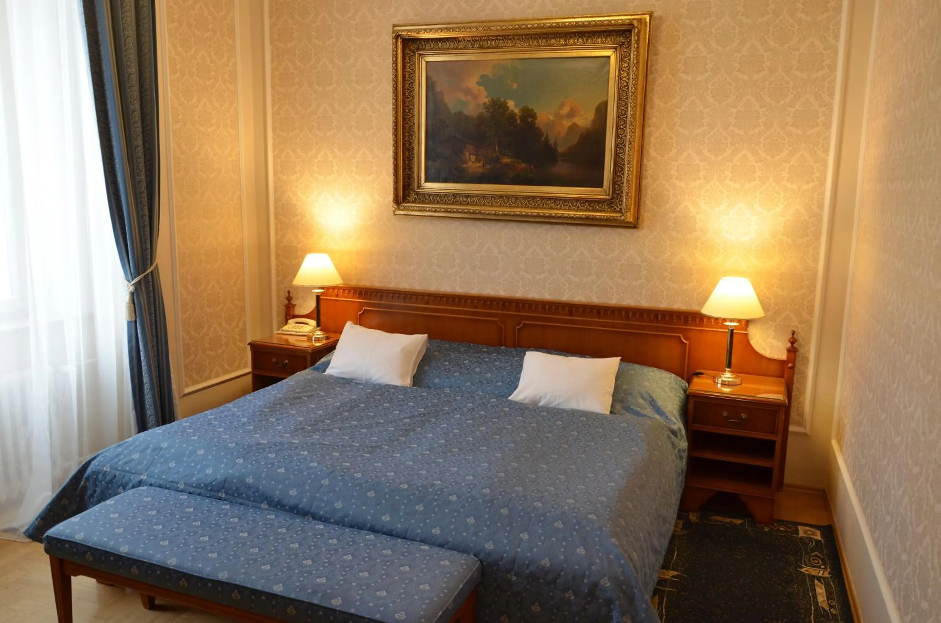 Bed in Bristol Palace