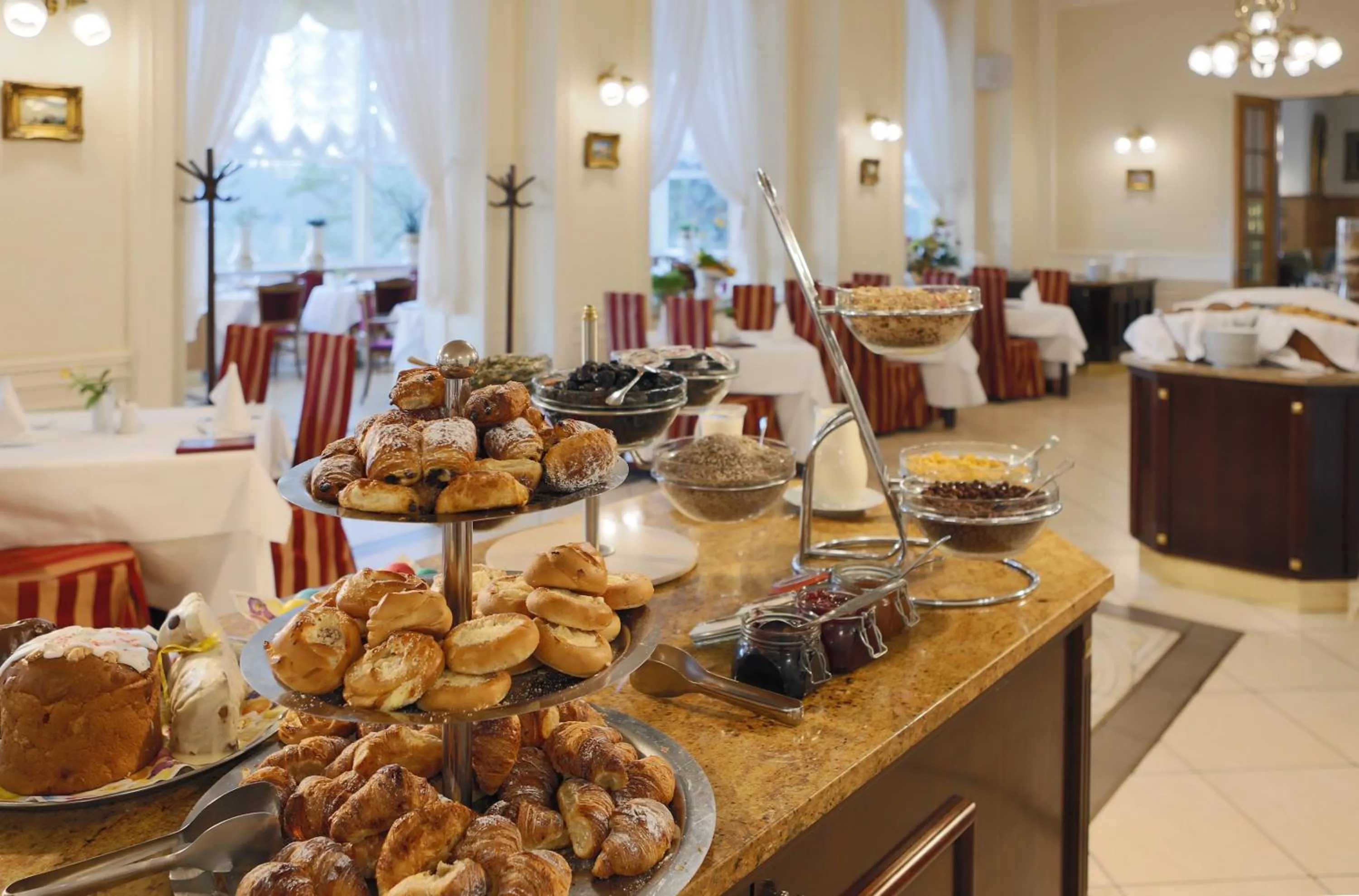 Buffet breakfast in Bristol Palace