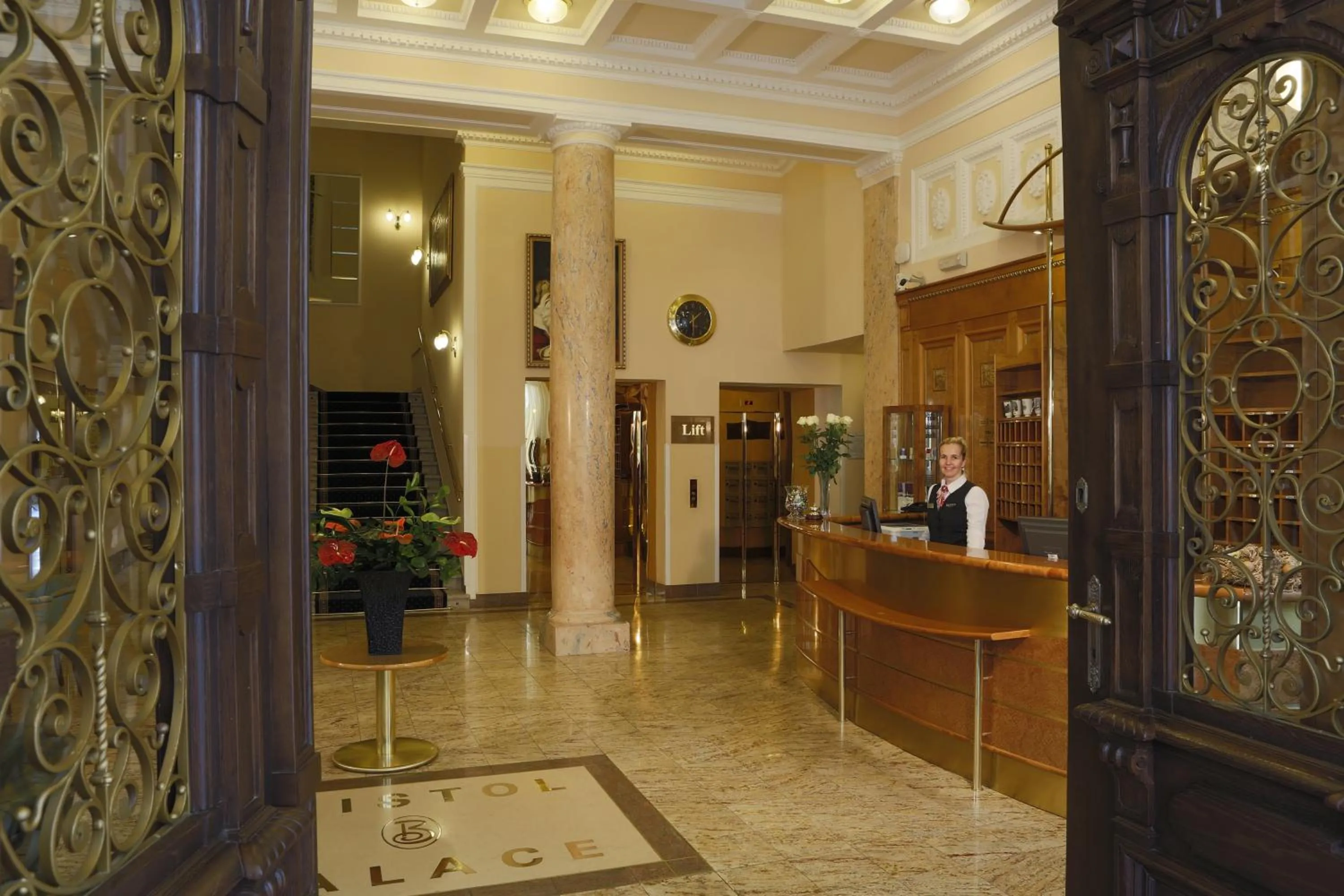 Lobby or reception in Bristol Palace