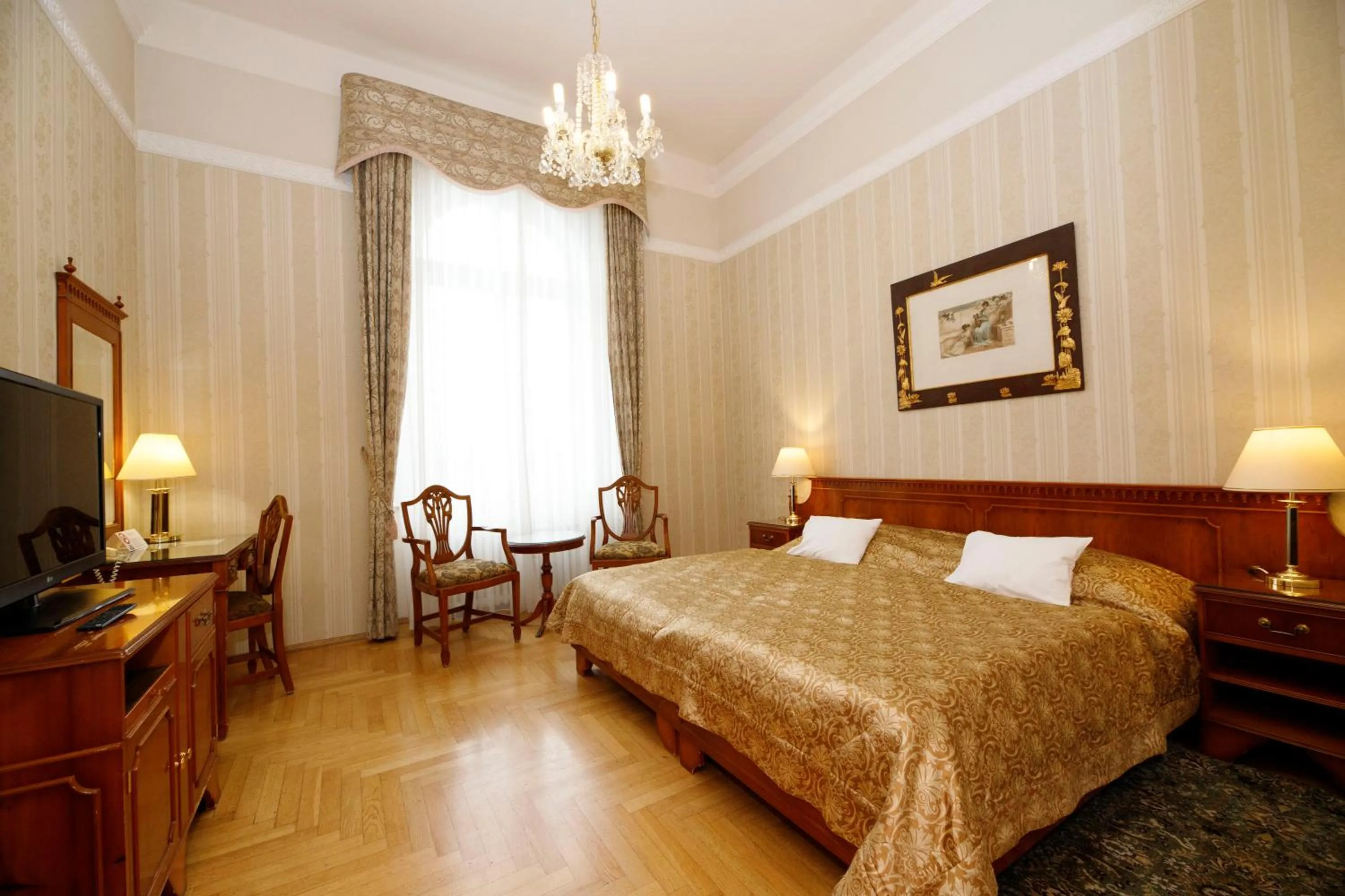 Bed in Bristol Palace