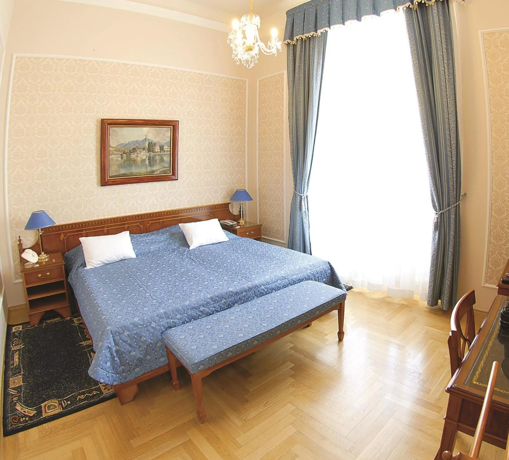 Bed in Bristol Palace