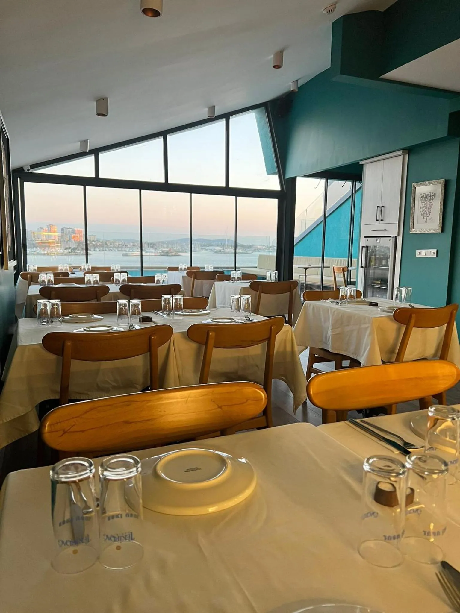 Restaurant/places to eat in Riva's Moda