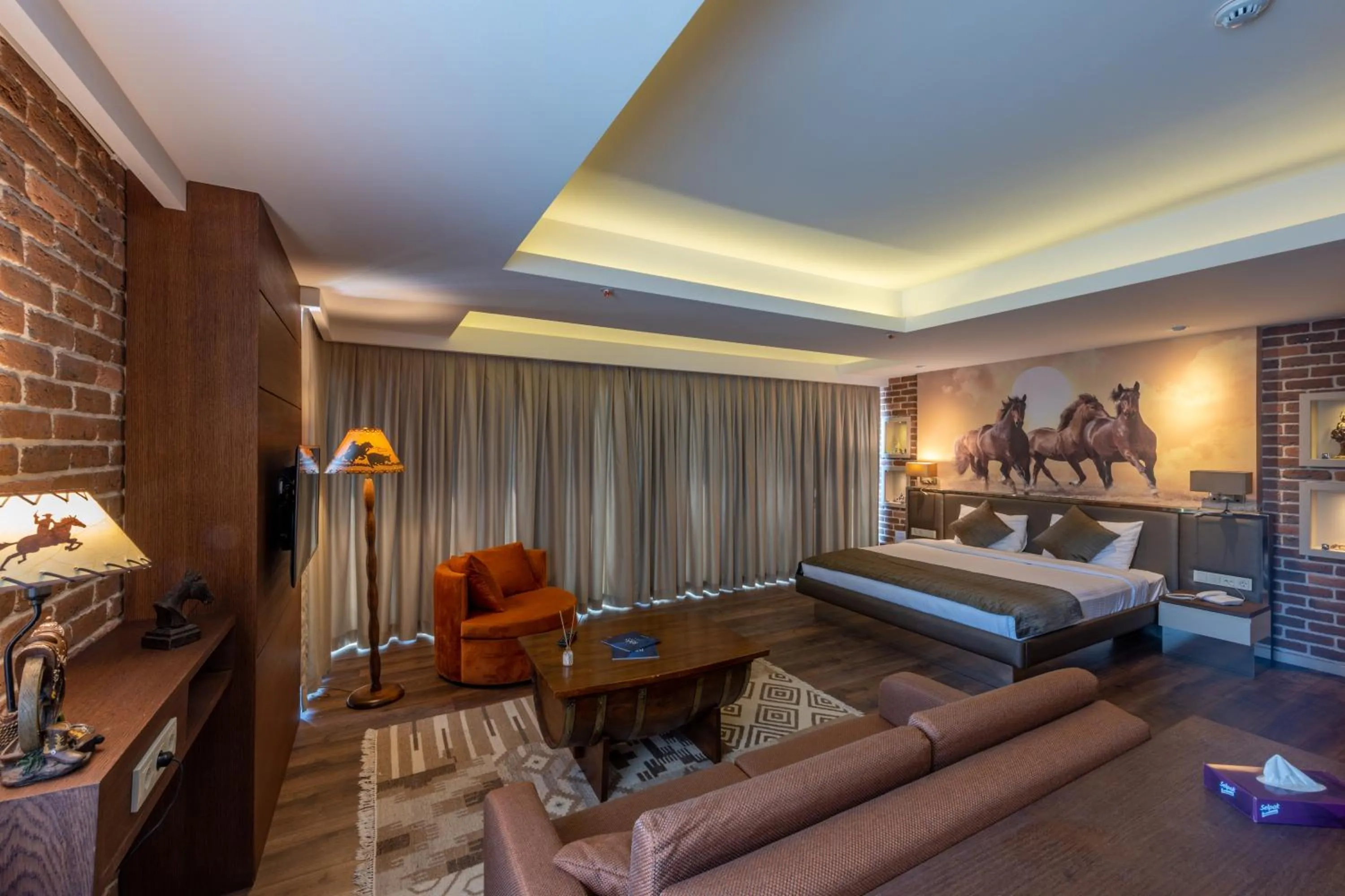 Photo of the whole room, Bed in Riva's Moda