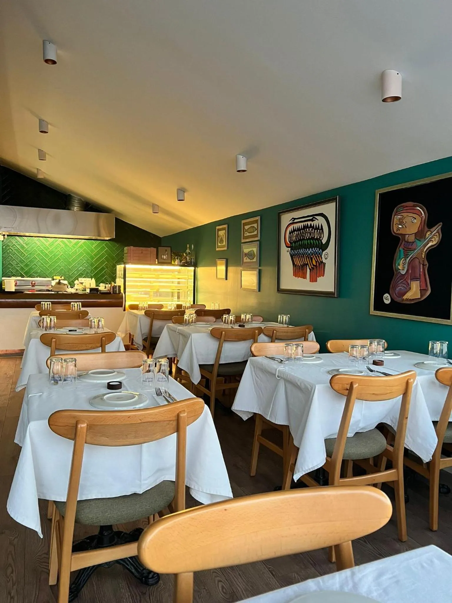 Restaurant/places to eat in Riva's Moda