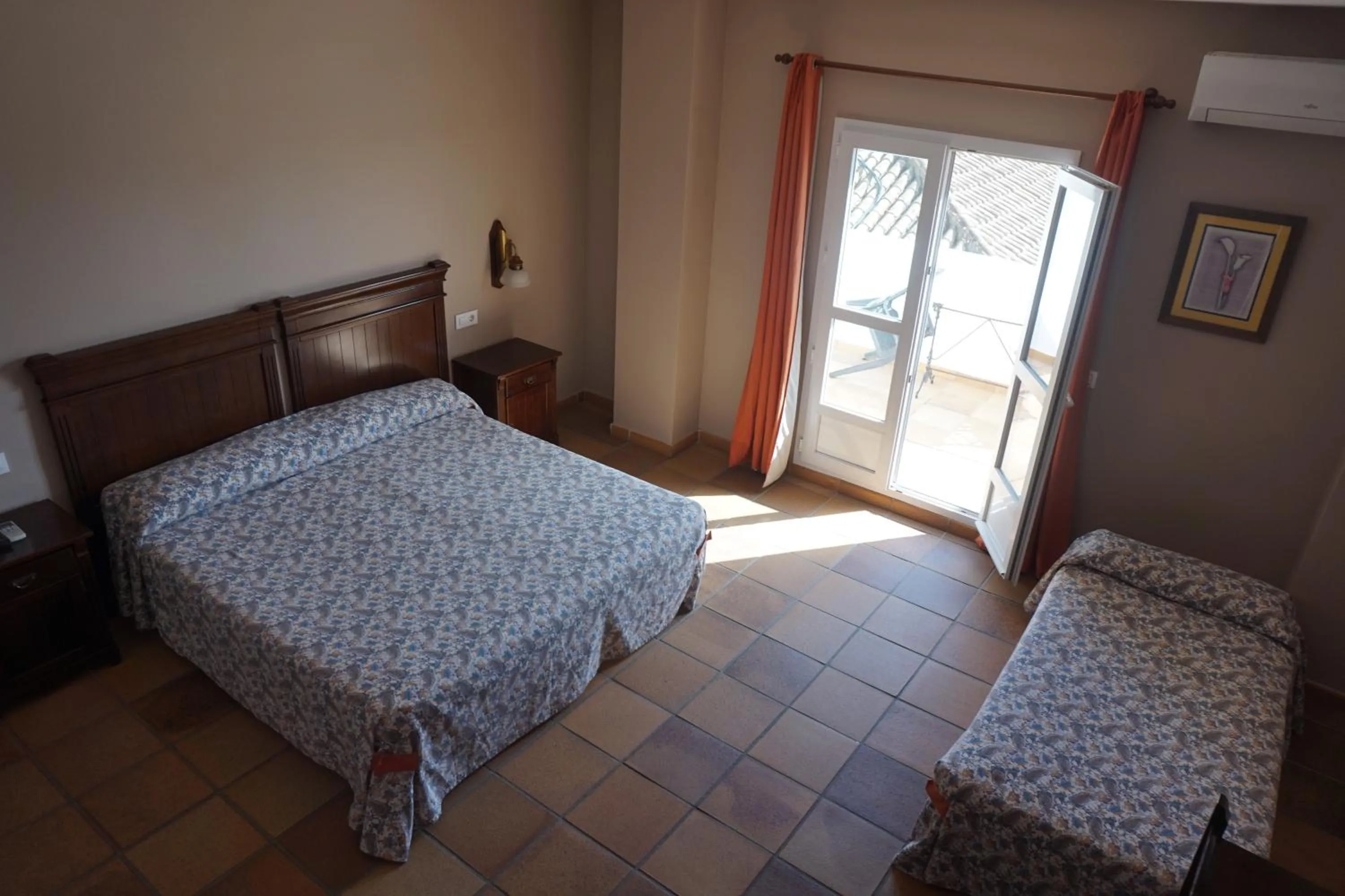 Photo of the whole room, Bed in La Palmosa