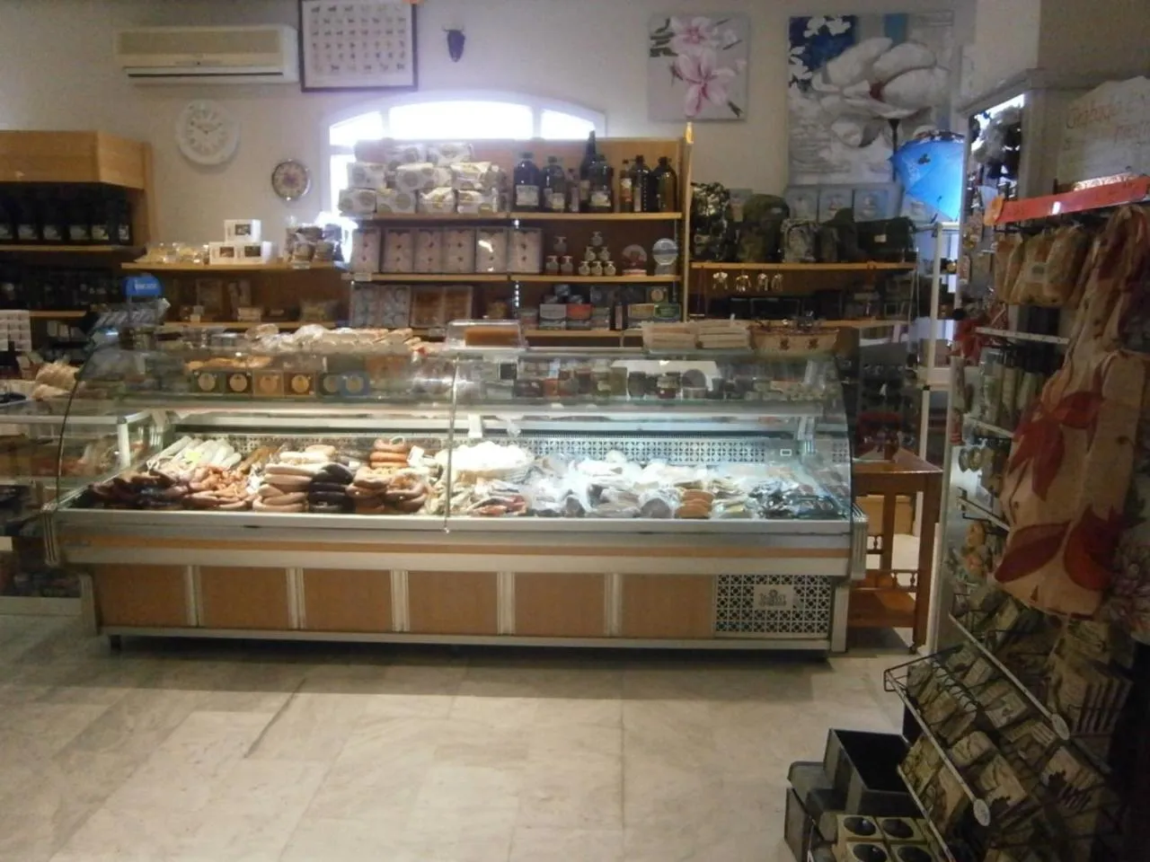 On-site shops in La Palmosa