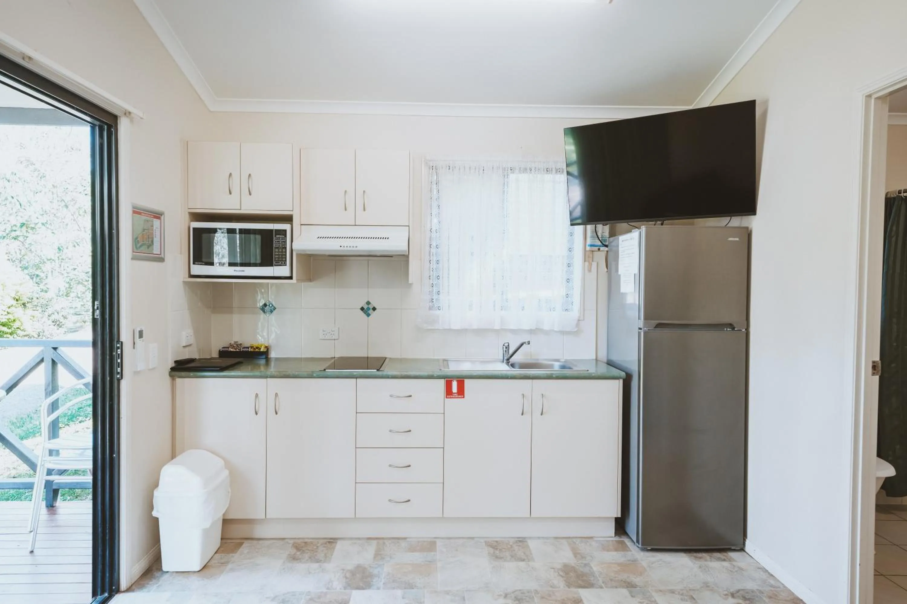 Kitchen or kitchenette in BIG4 Cania Gorge Holiday Park